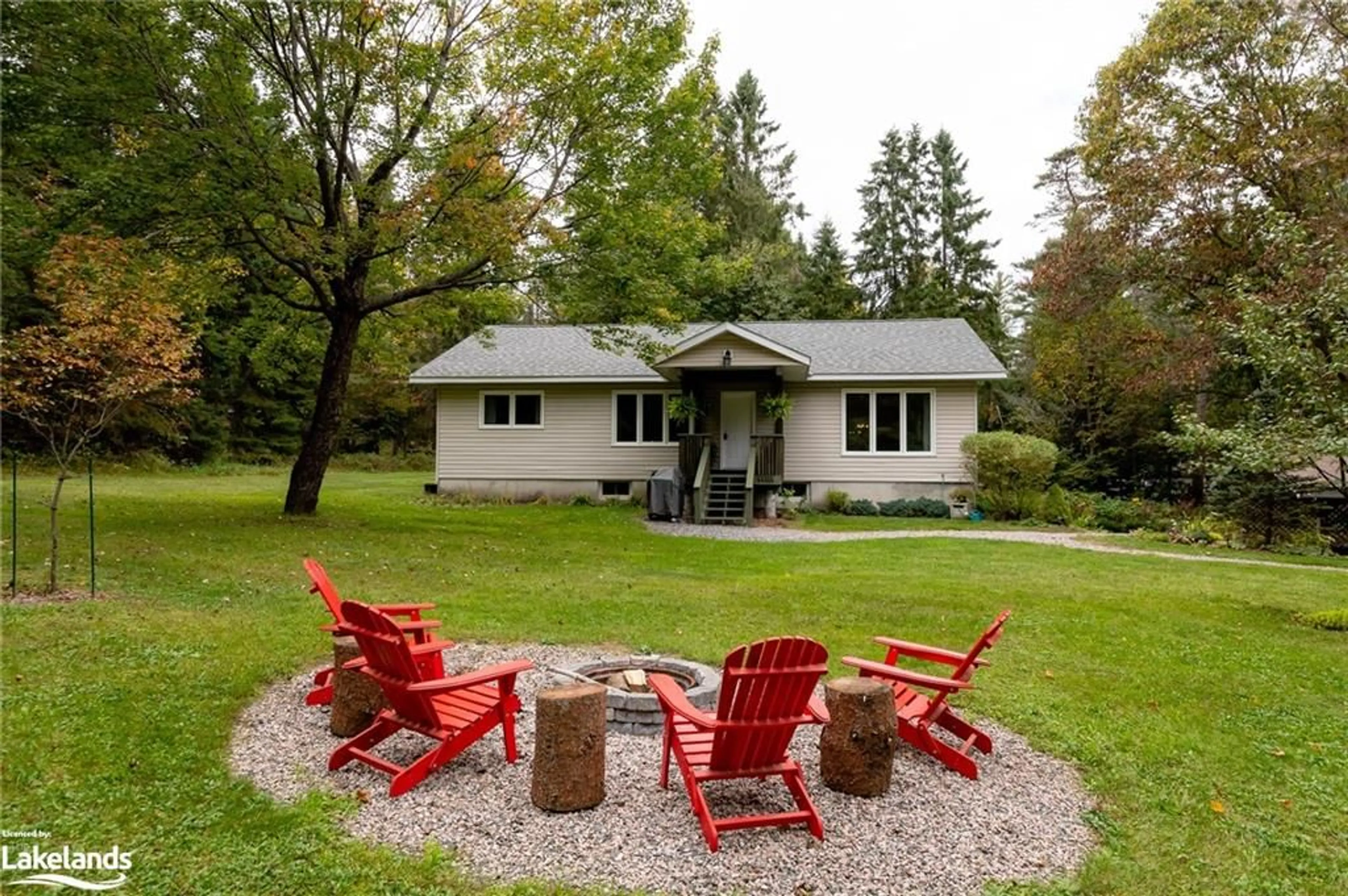 Patio, cottage for 644 South Mary Lake Rd, Port Sydney Ontario P0B 1L0