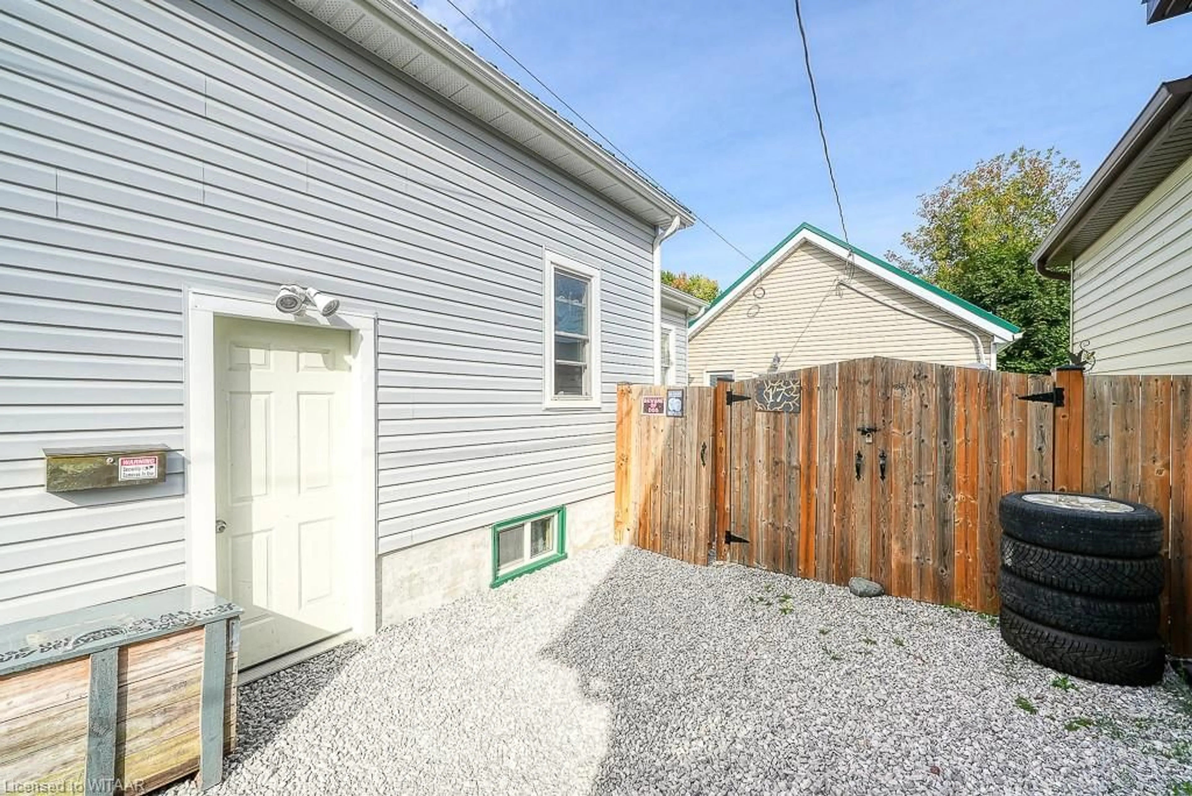 Fenced yard for 17 - 19 Sovereen St, Delhi Ontario N4B 1L6