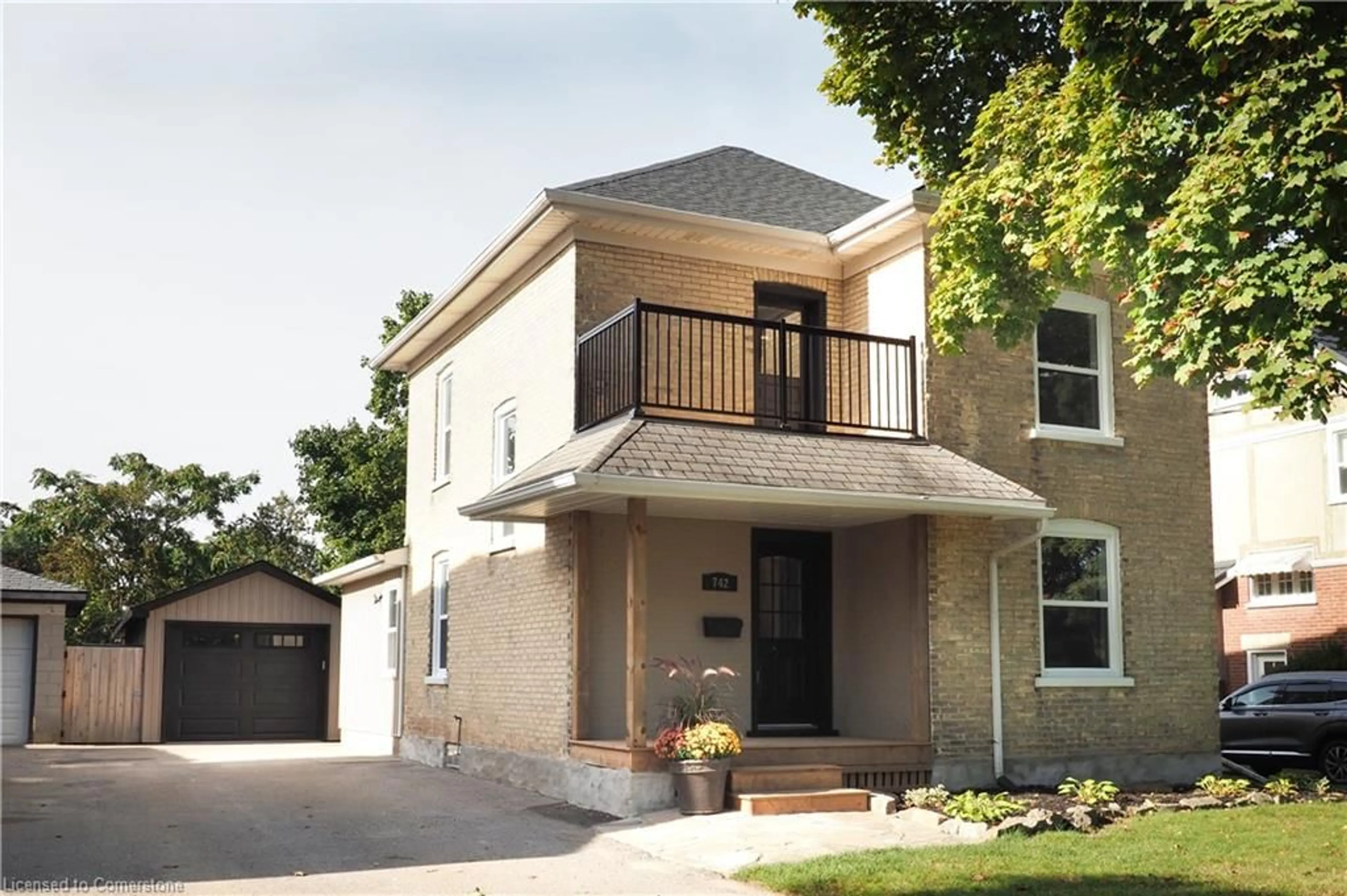 Home with brick exterior material for 742 Vine St, Cambridge Ontario N3H 2Z3