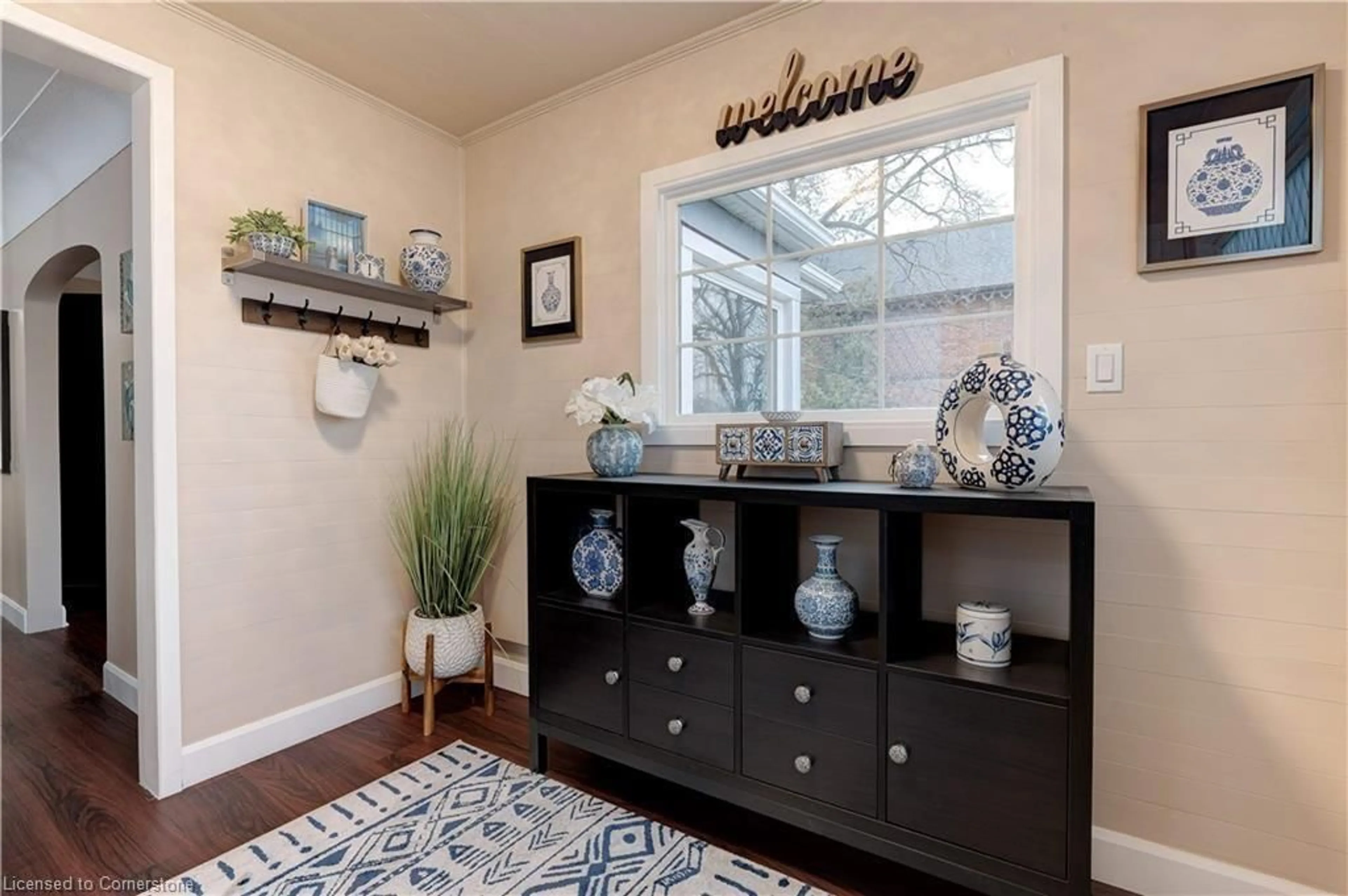 Indoor entryway, wood floors for 17 Dundas St, Dundas Ontario L9H 1A1