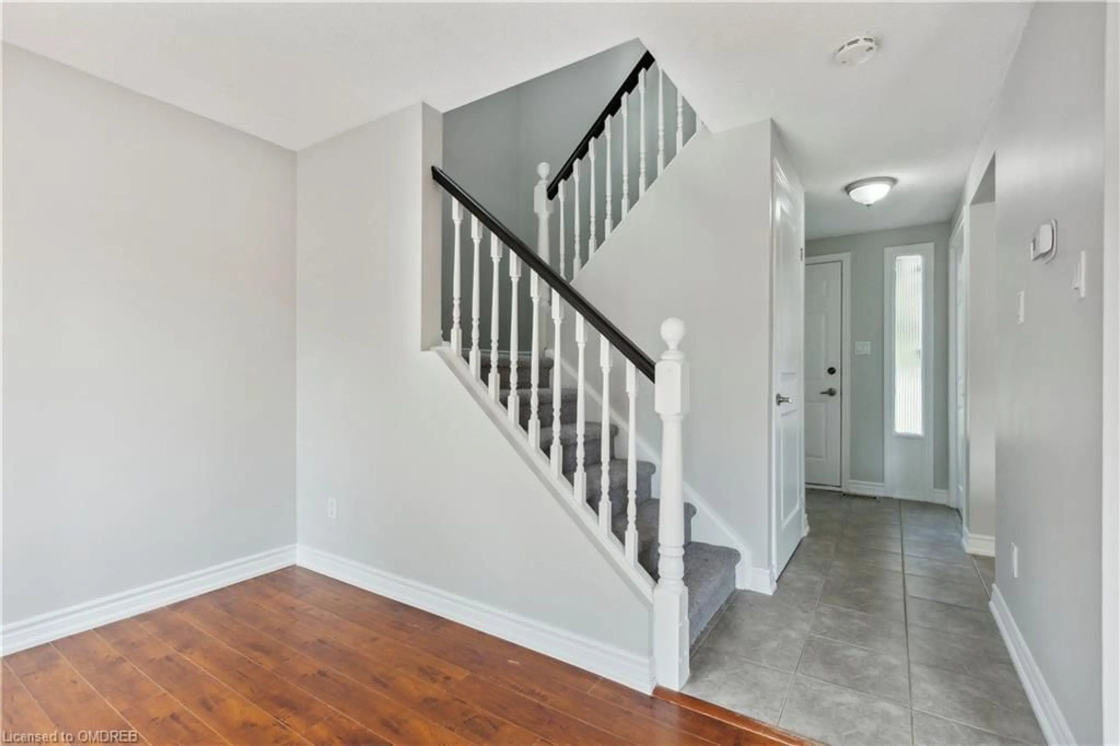 Indoor entryway for 521 Rosemeadow Cres #A, Waterloo Ontario N2T 2A5