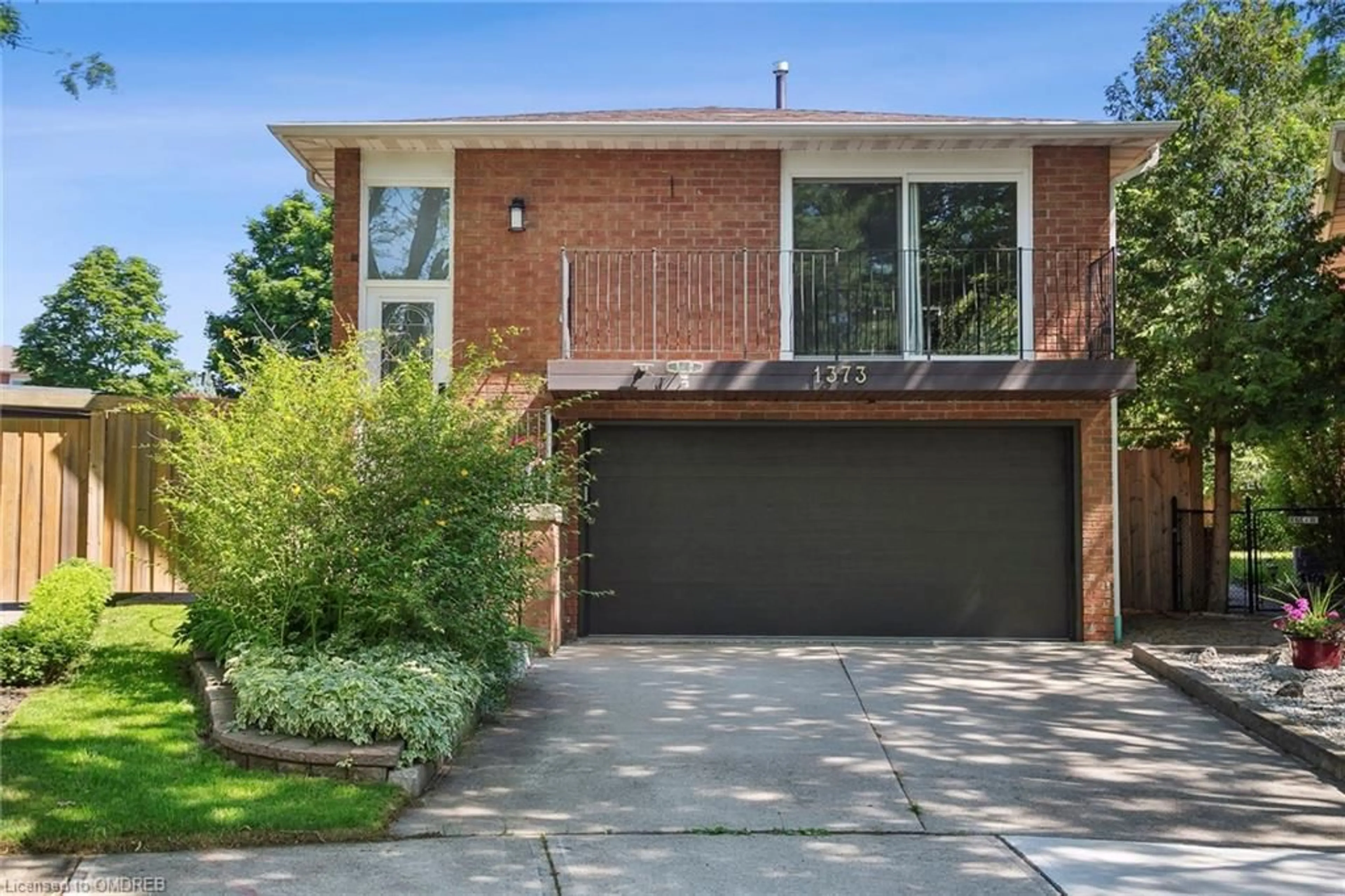 Home with brick exterior material for 1373 Holborne Pl, Oakville Ontario L6H 3E2