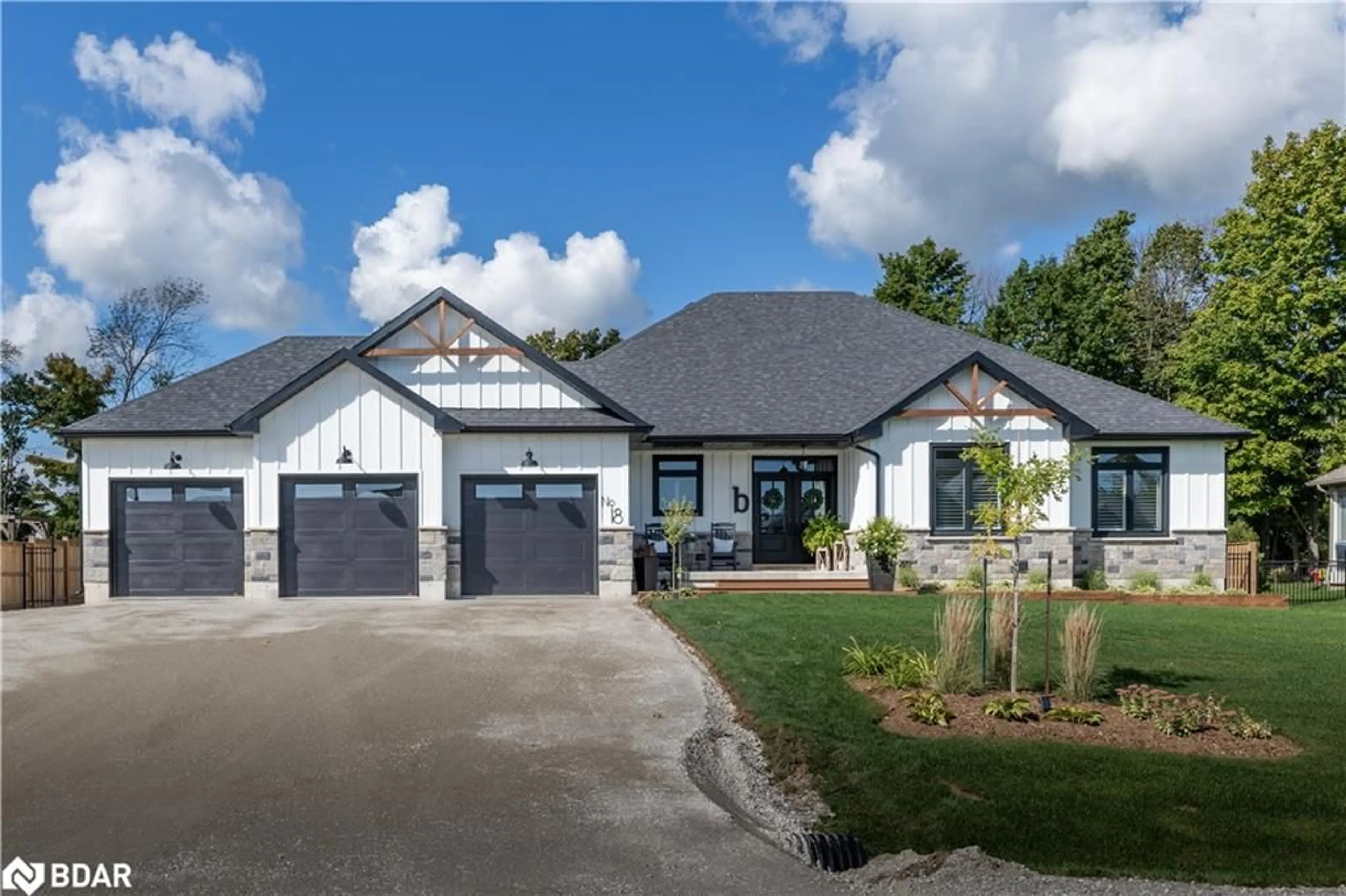 Frontside or backside of a home for 18 Cheslock Crescent, Warminster Ontario L3V 8N8