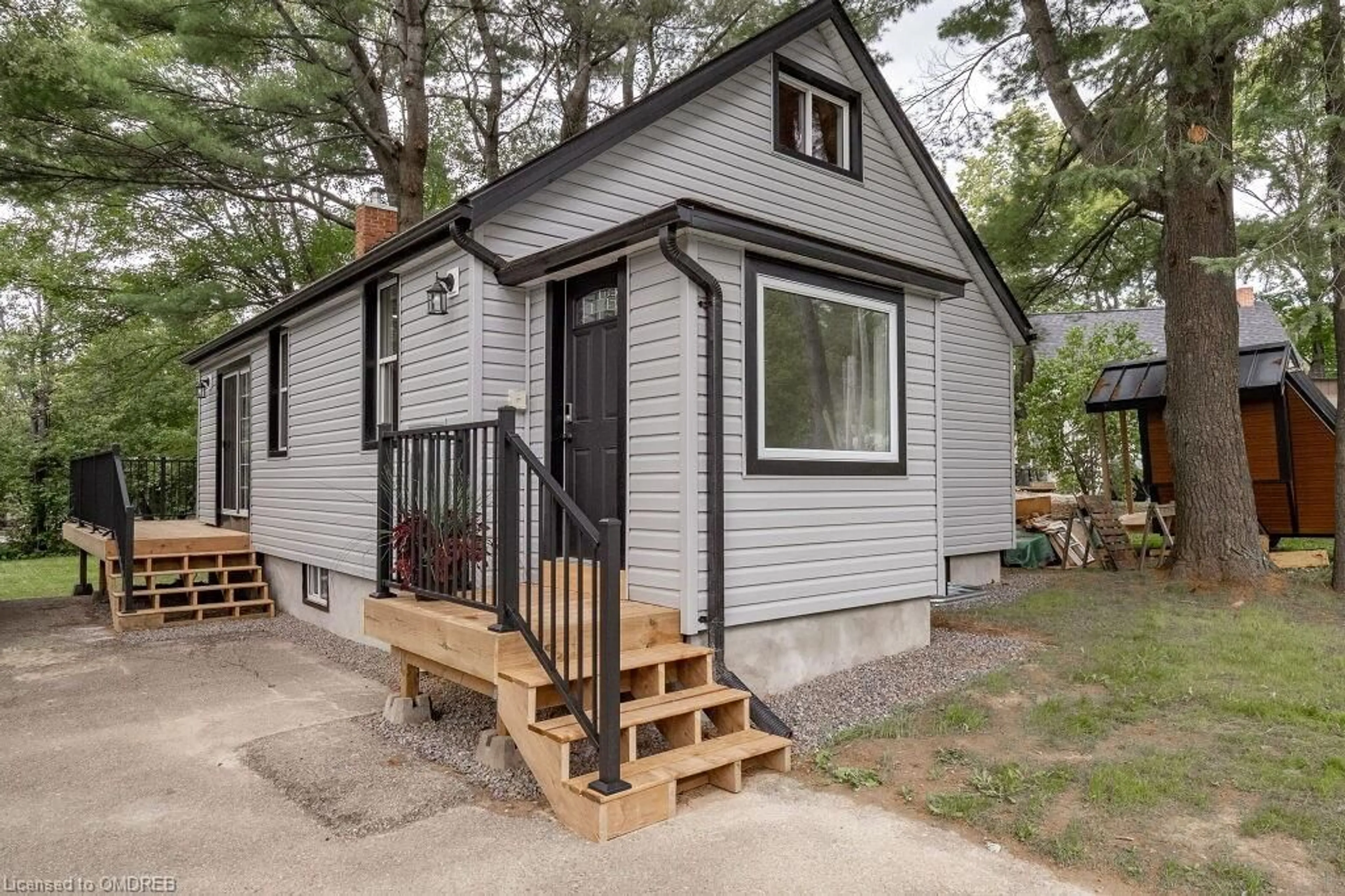 Cottage for 86 Woodward Street, Bracebridge Ontario P1L 1J8