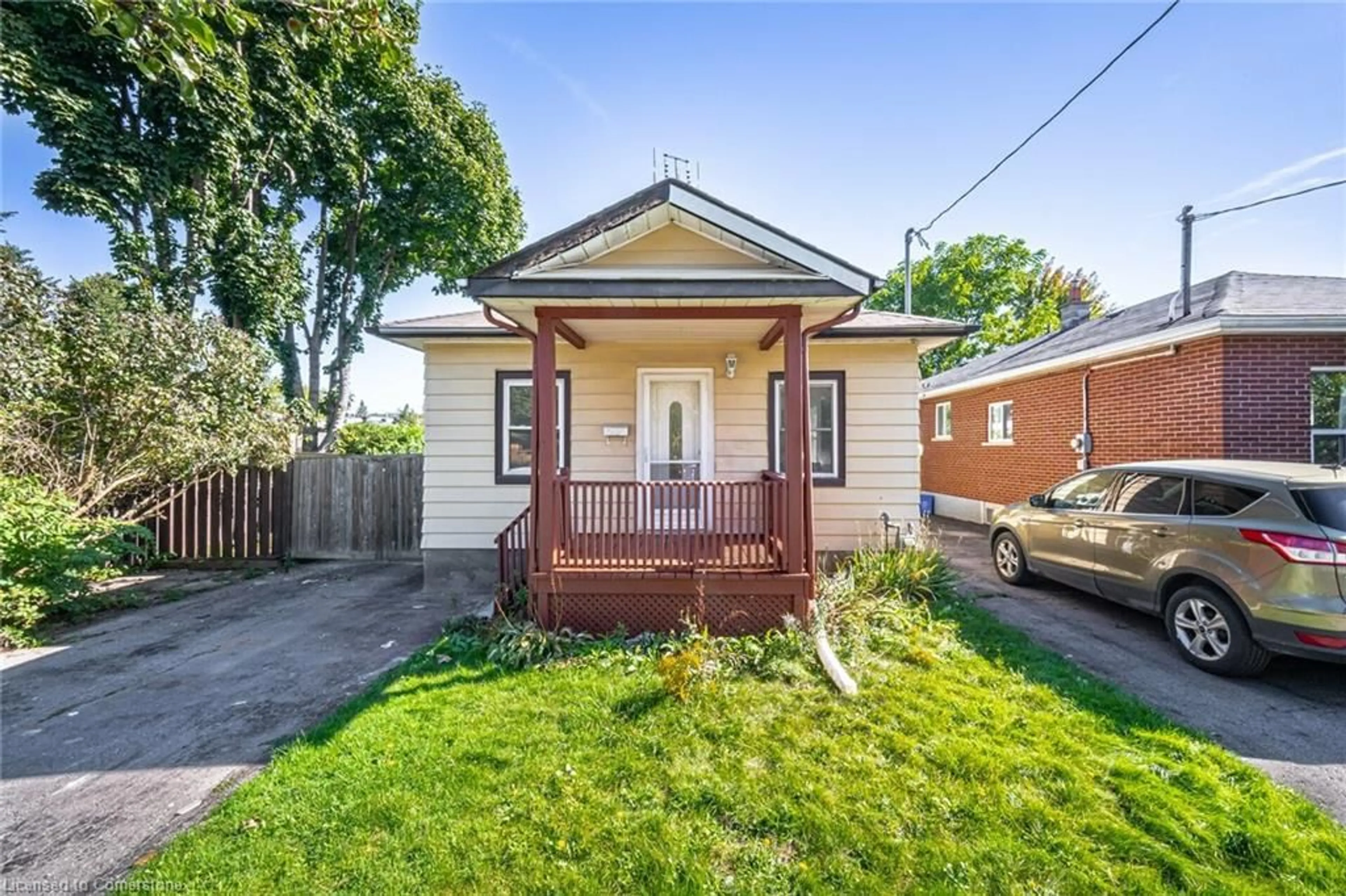 Frontside or backside of a home, cottage for 139 Gladstone Ave, Oshawa Ontario L1J 4E8