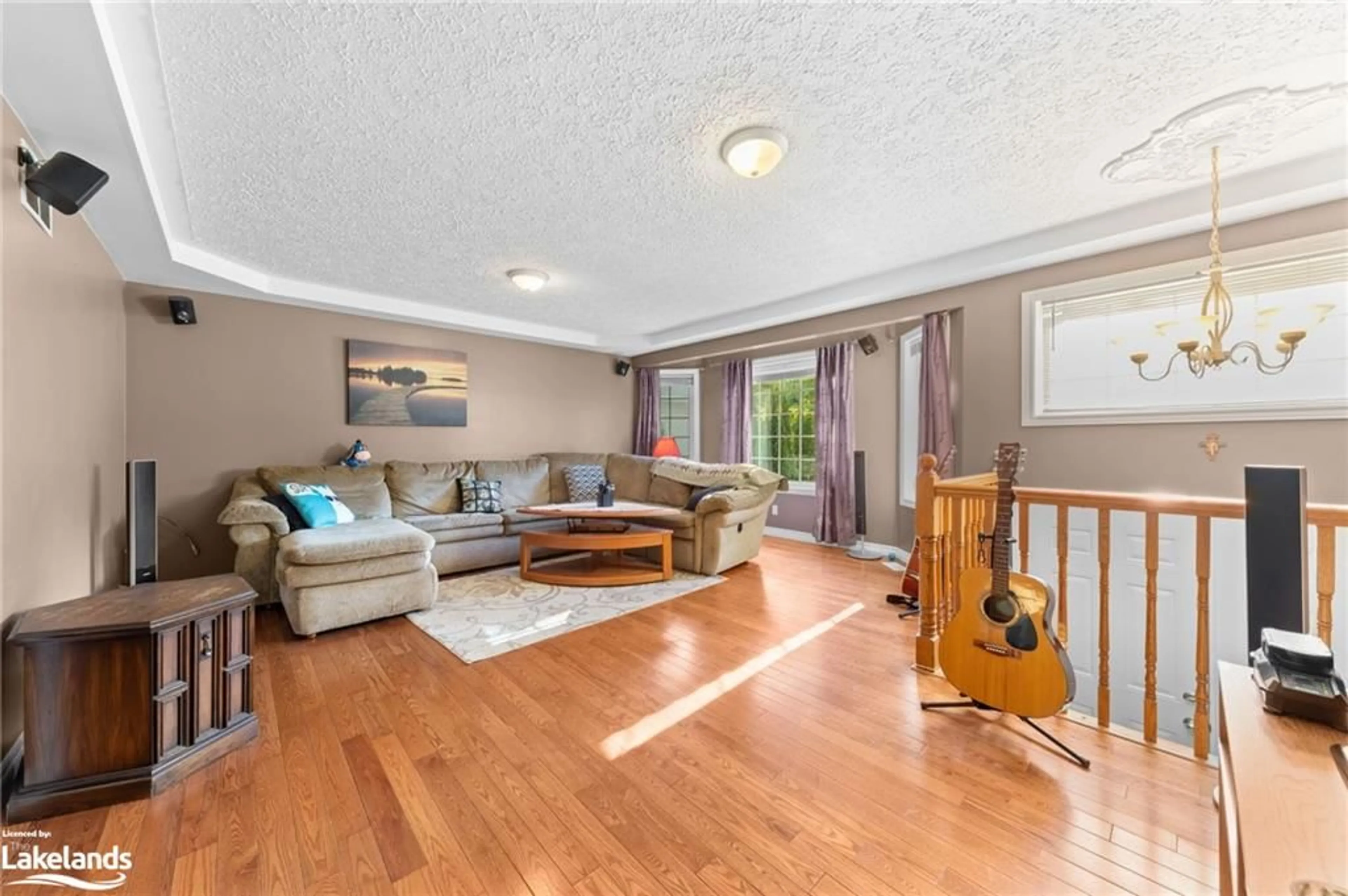 Living room, wood floors for 477 Albert St, Victoria Harbour Ontario L0K 2A0