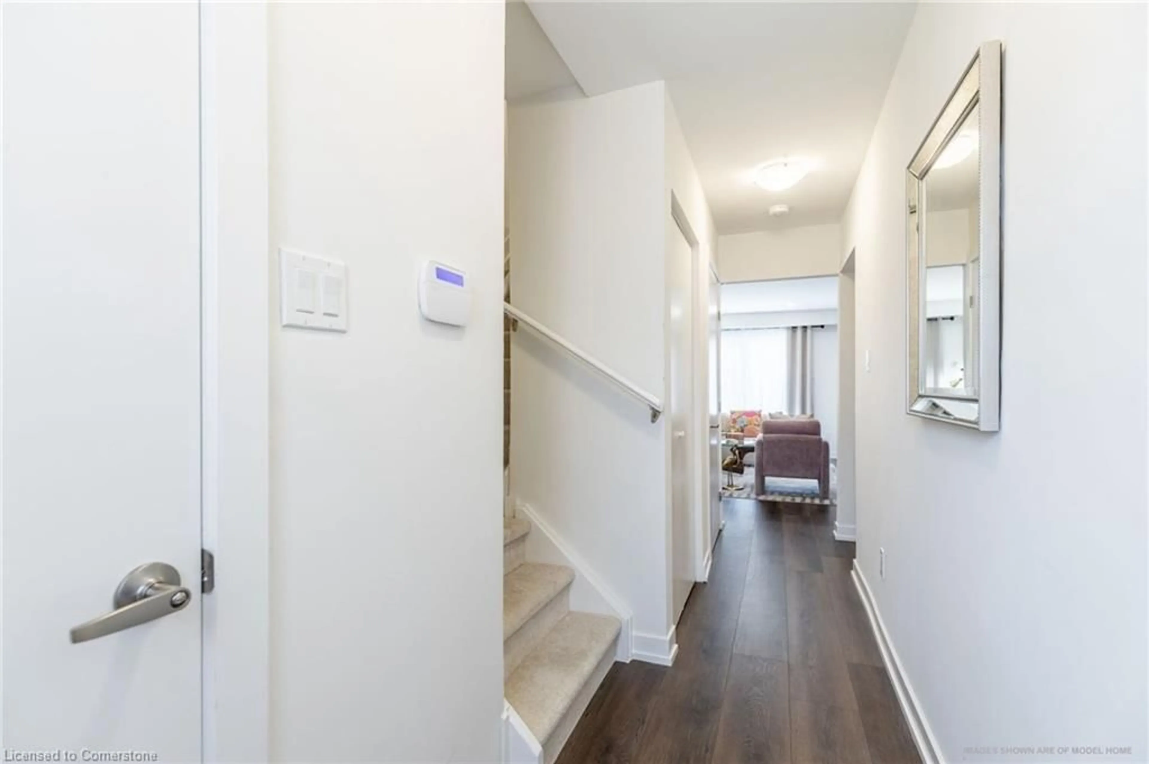 Indoor entryway, wood floors for 1444 Upper Ottawa St #28, Hamilton Ontario L8W 1N3