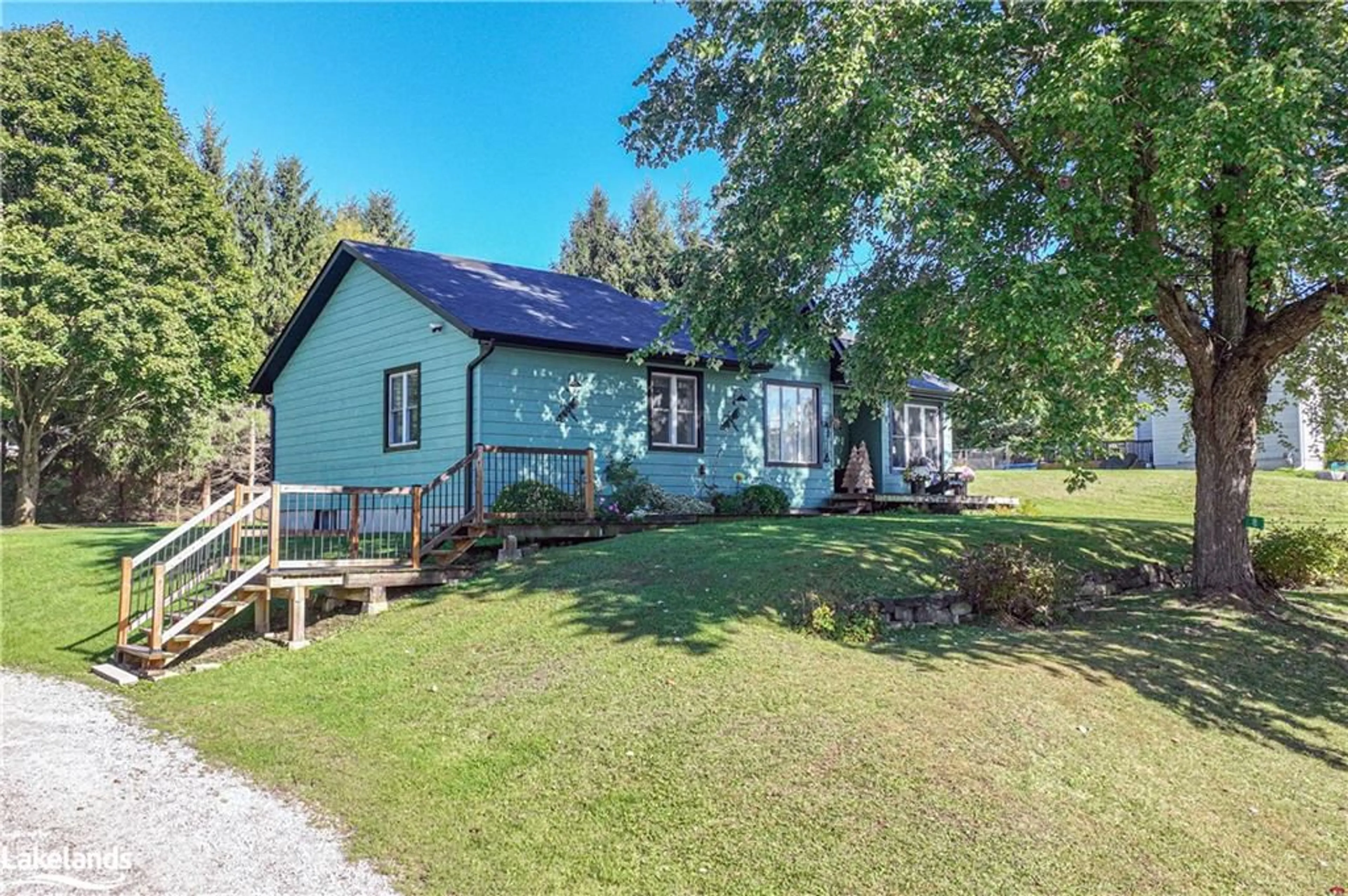 Frontside or backside of a home, cottage for 8 Agnes St, Moonstone Ontario L0K 1N0