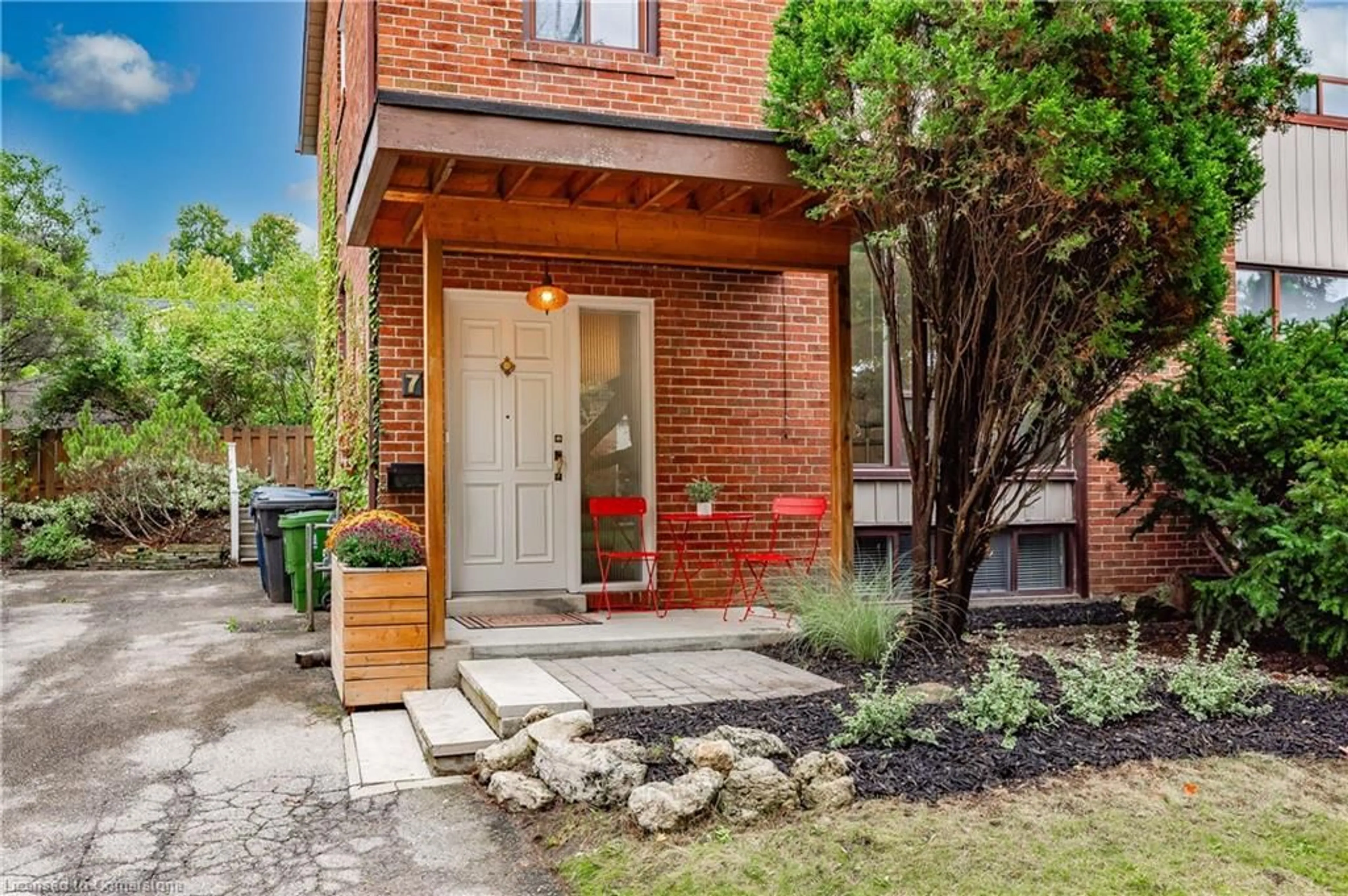 Home with brick exterior material for 7 Veery Pl, Toronto Ontario M3C 2C9