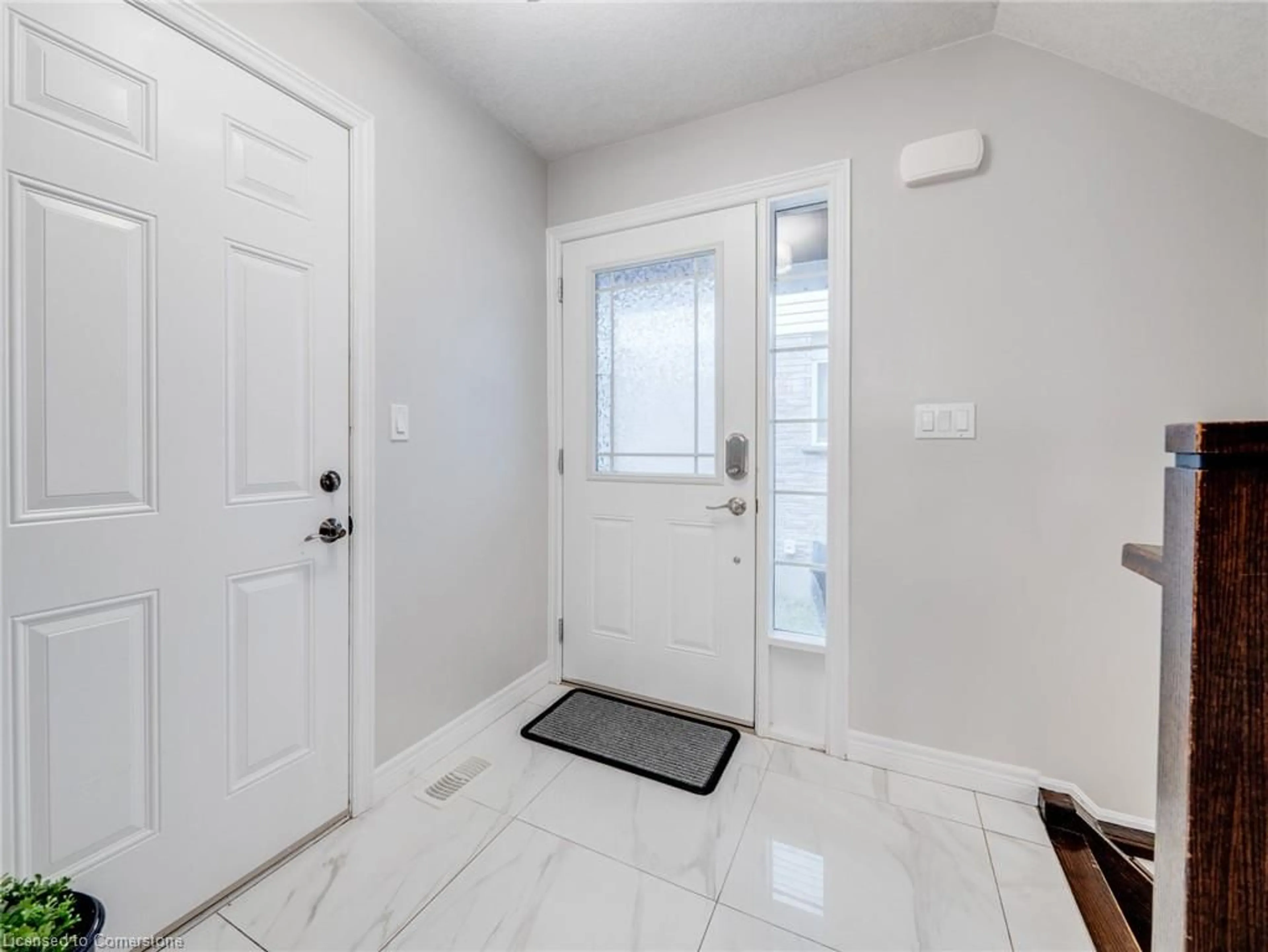 Indoor entryway, wood floors for 172 Melran Dr, Cambridge Ontario N3C 4C6