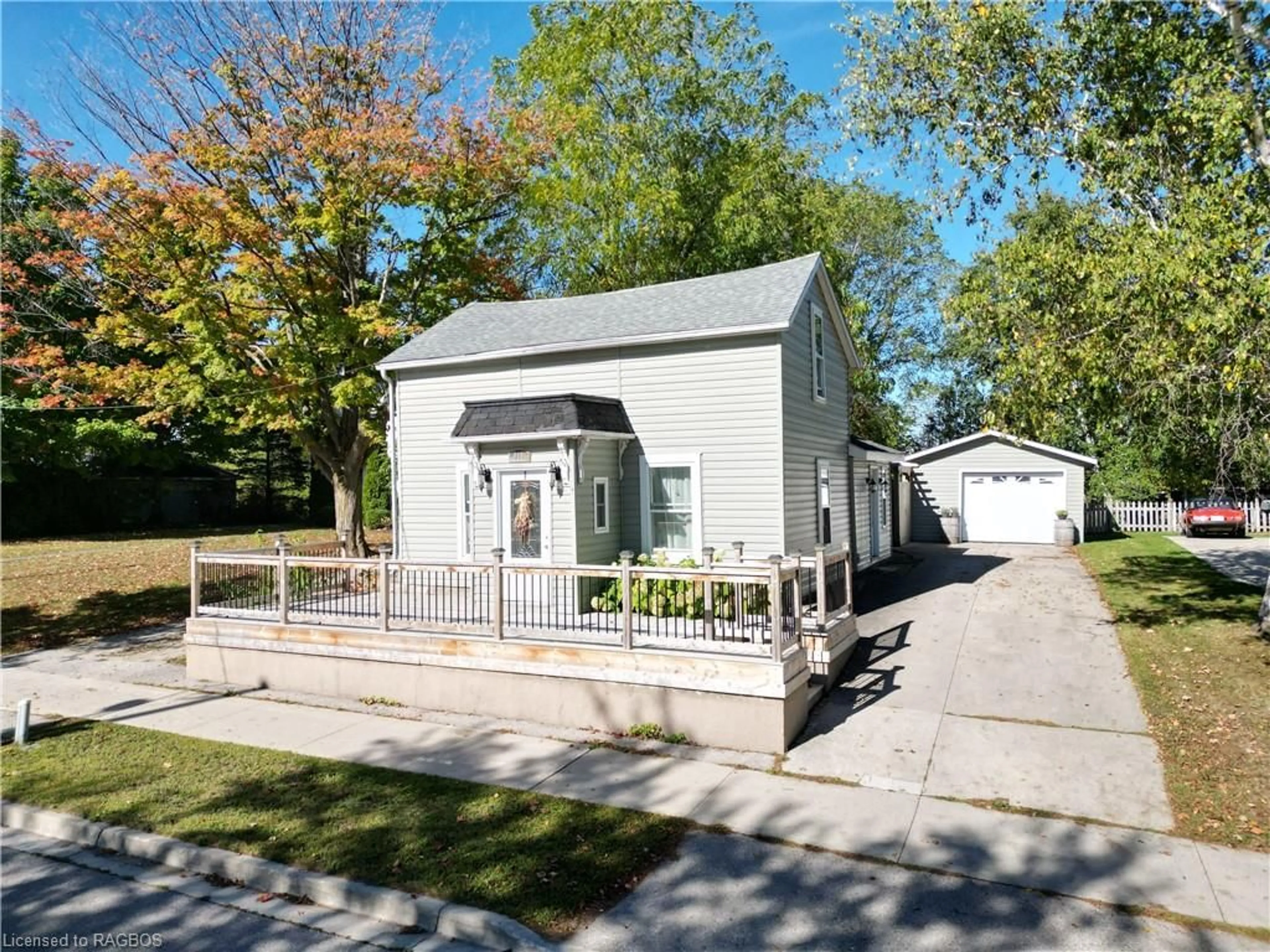 Frontside or backside of a home, cottage for 946 Princes St, Kincardine Ontario N2Z 1Y5