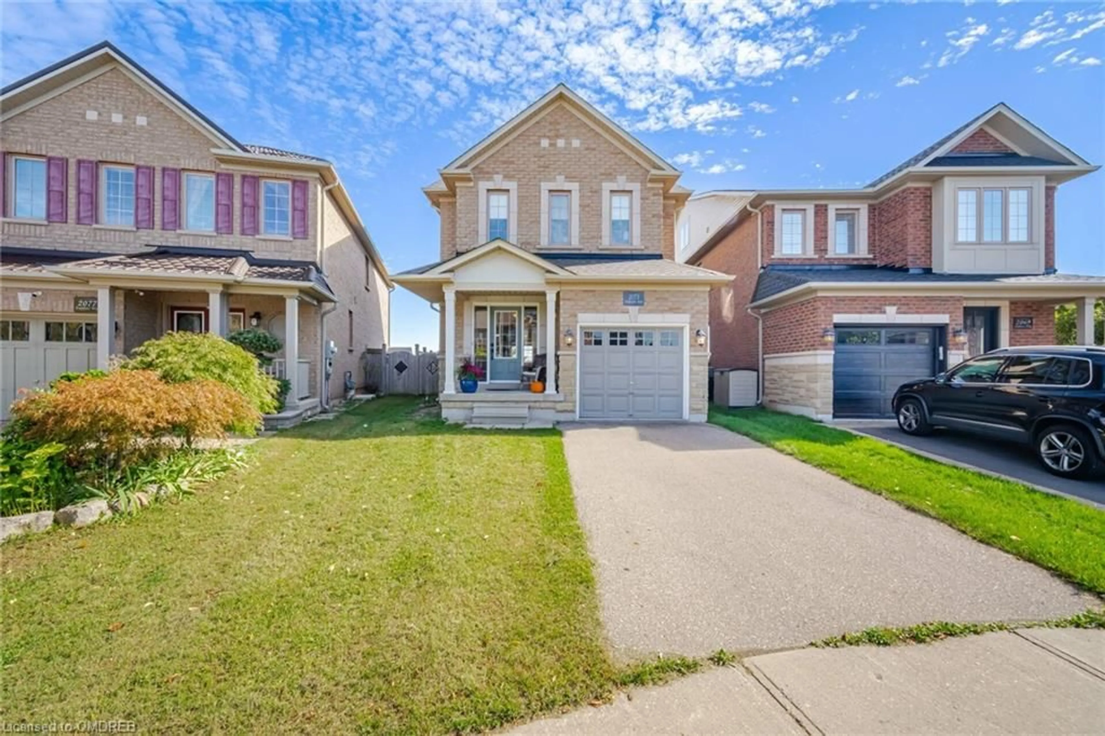 Frontside or backside of a home, the street view for 2073 Fiddlers Way, Oakville Ontario L6M 0M4