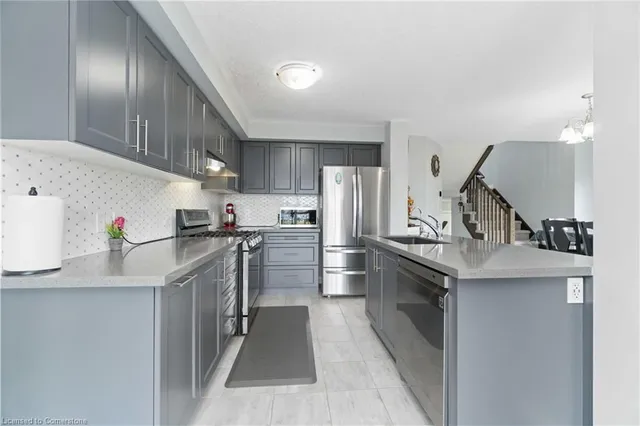 Additional property image - 126 Laguna Village Cres