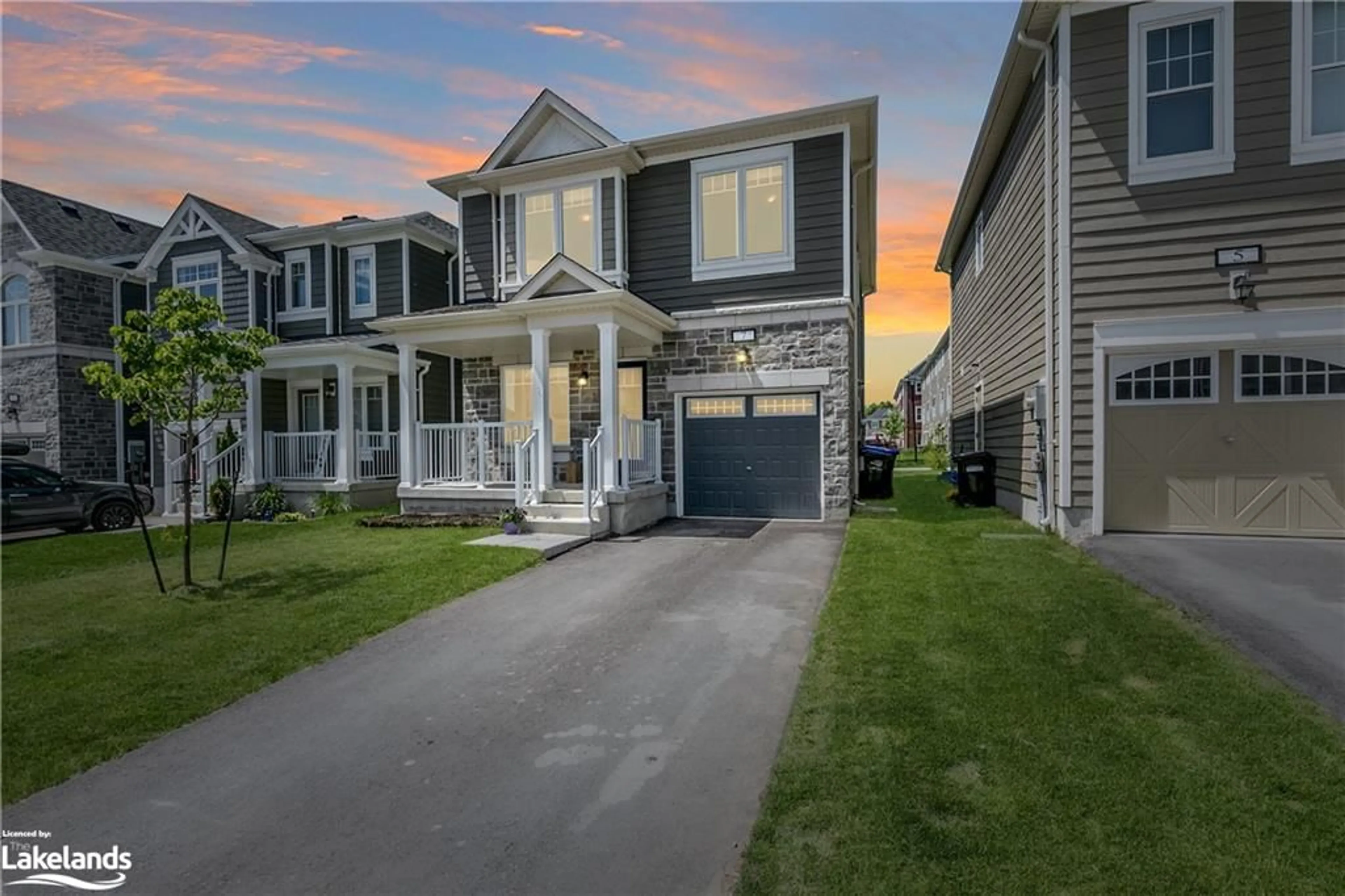 Frontside or backside of a home for 7 Sandhill Crane Dr, Wasaga Beach Ontario L9Z 0J5