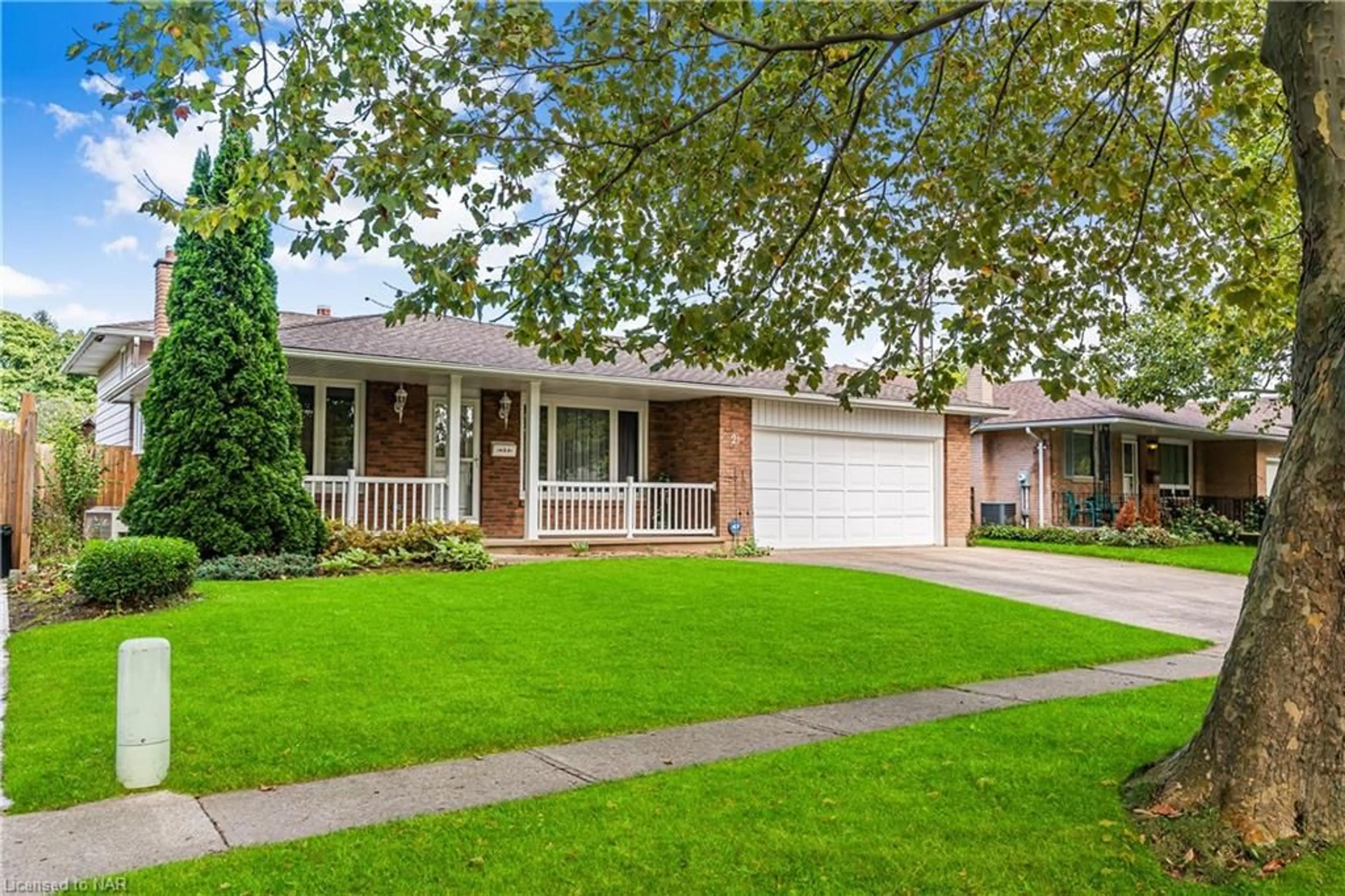 Home with brick exterior material for 21 Kimbermount Dr, St. Catharines Ontario L2N 5V7