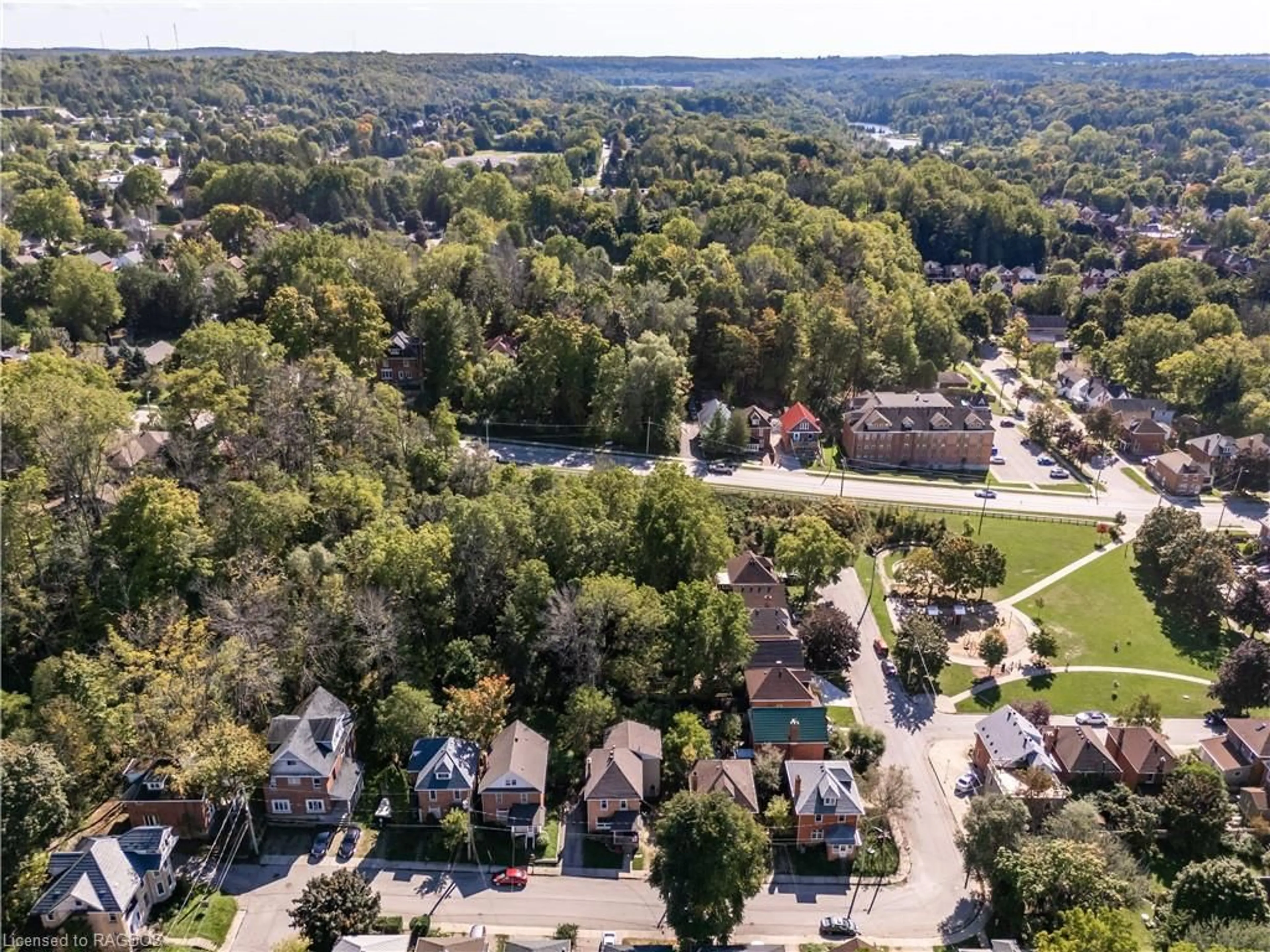 A pic from exterior of the house or condo, the street view for 527 8th St A, Owen Sound Ontario N4K 1N1