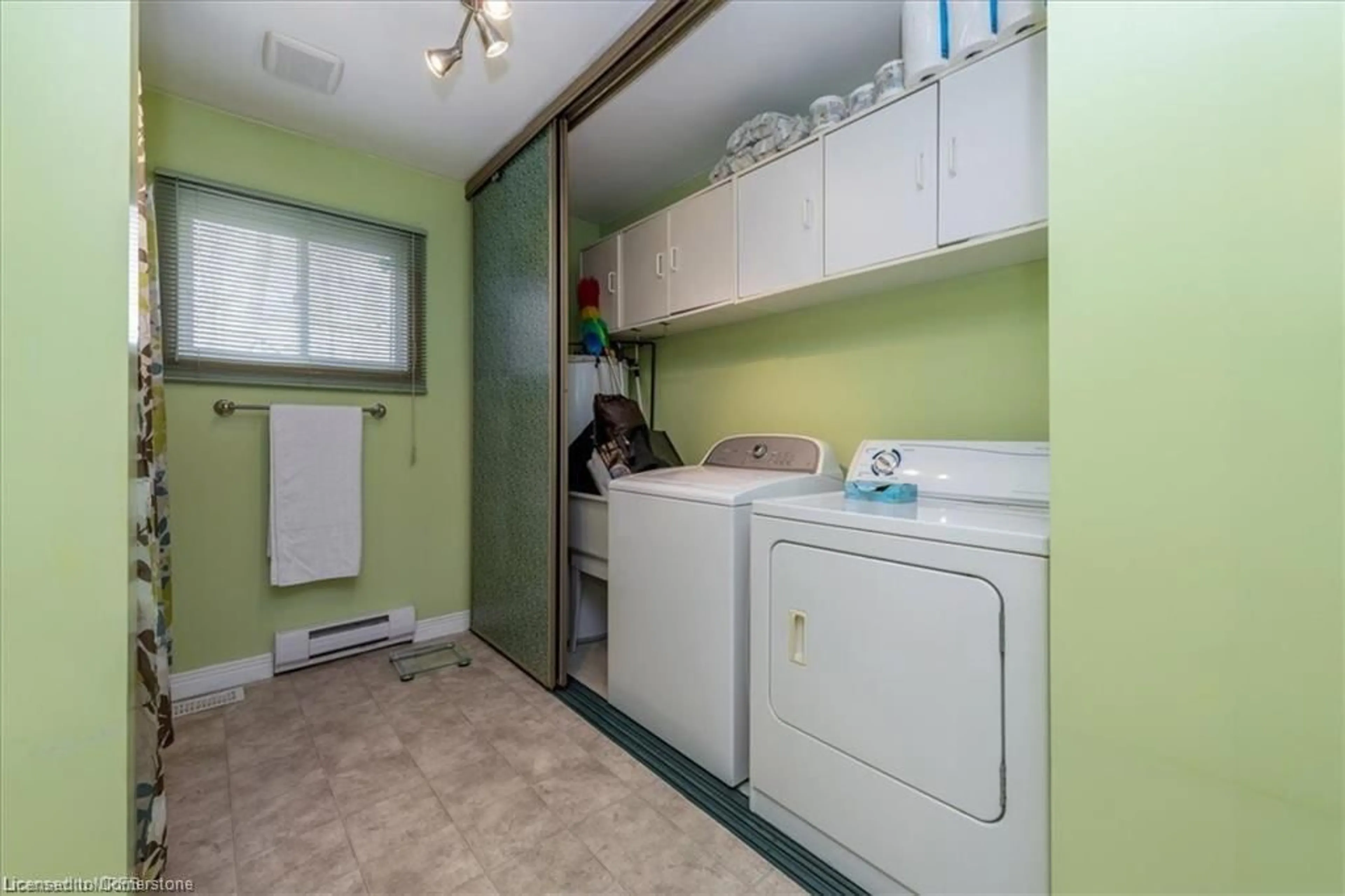 Laundry room for 4264 Lakeview Dr, Ramara Ontario L3V 0S2