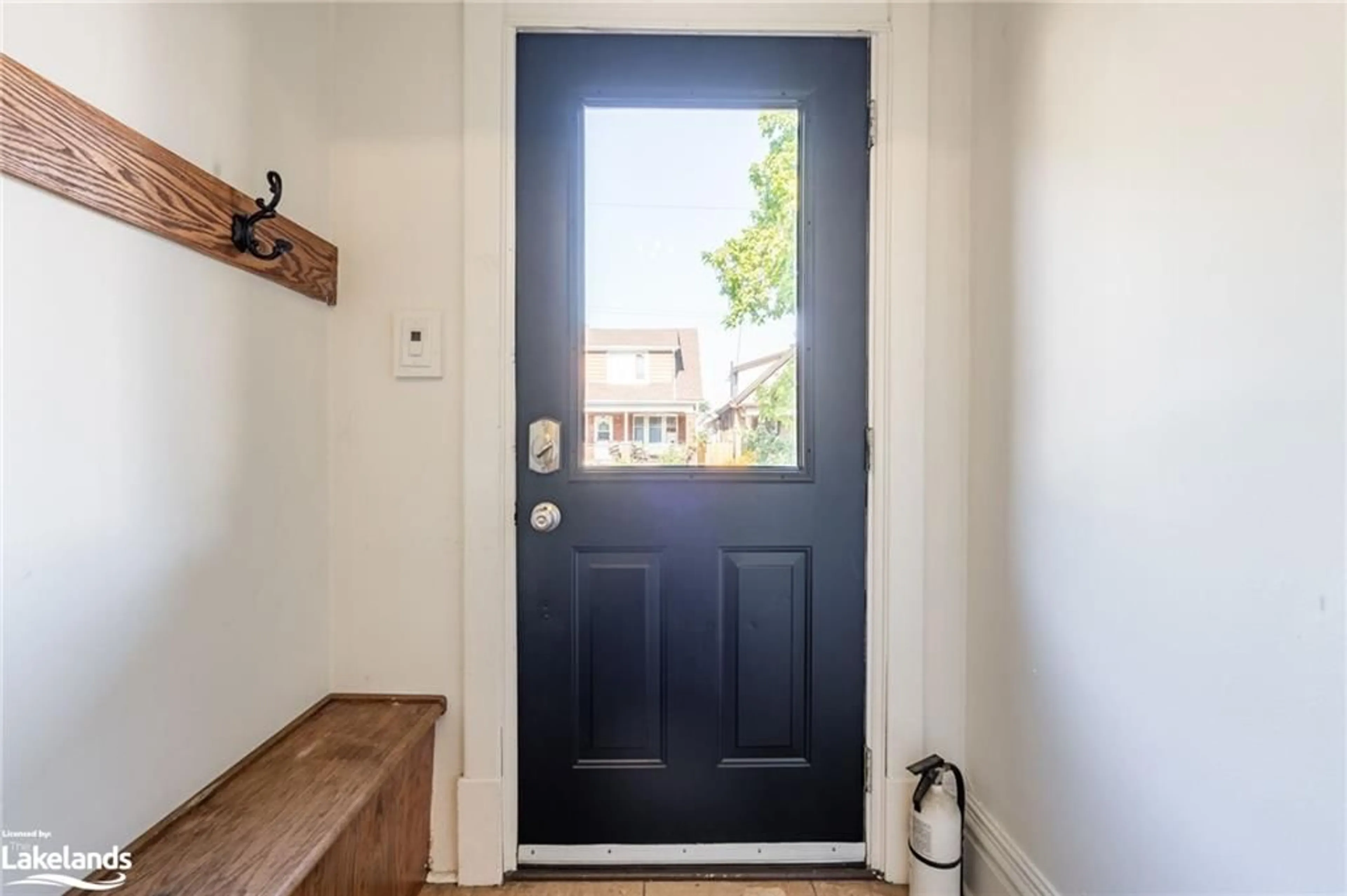 Indoor entryway, wood floors for 162 Avondale St, Hamilton Ontario L8L 7C2