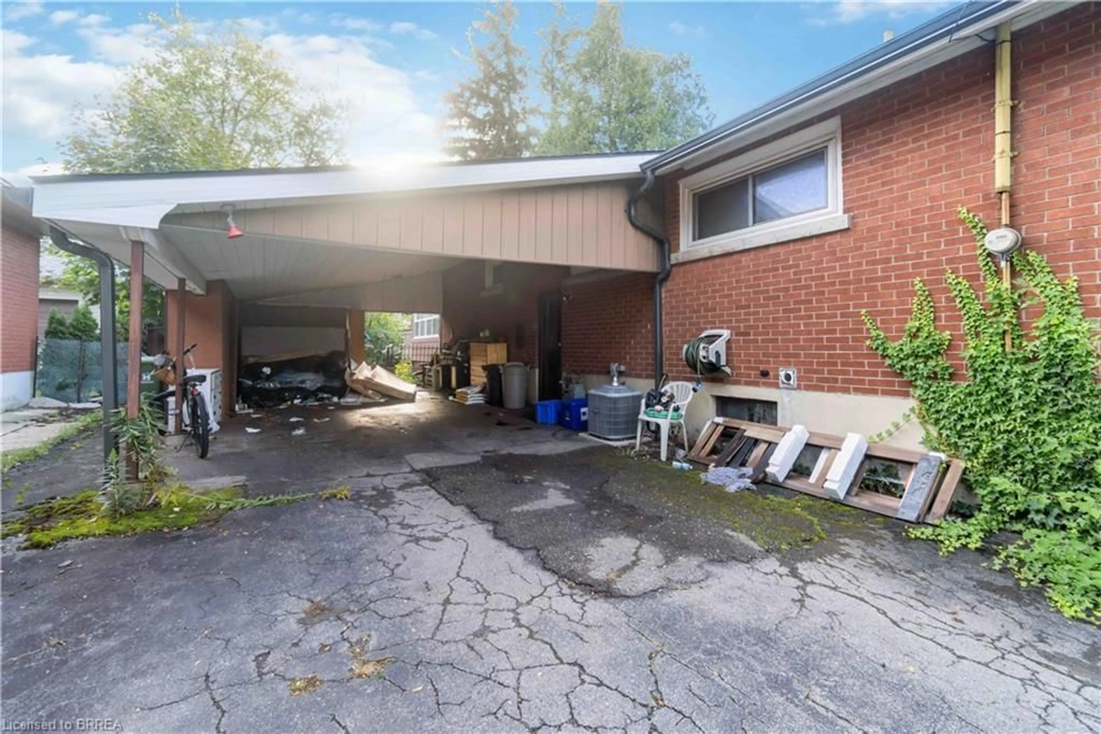 Indoor garage for 229 West 33rd St, Hamilton Ontario L9C 5J7