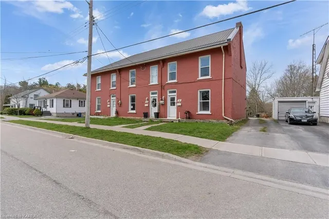 30-32-34 Victoria Ave, Gananoque 2