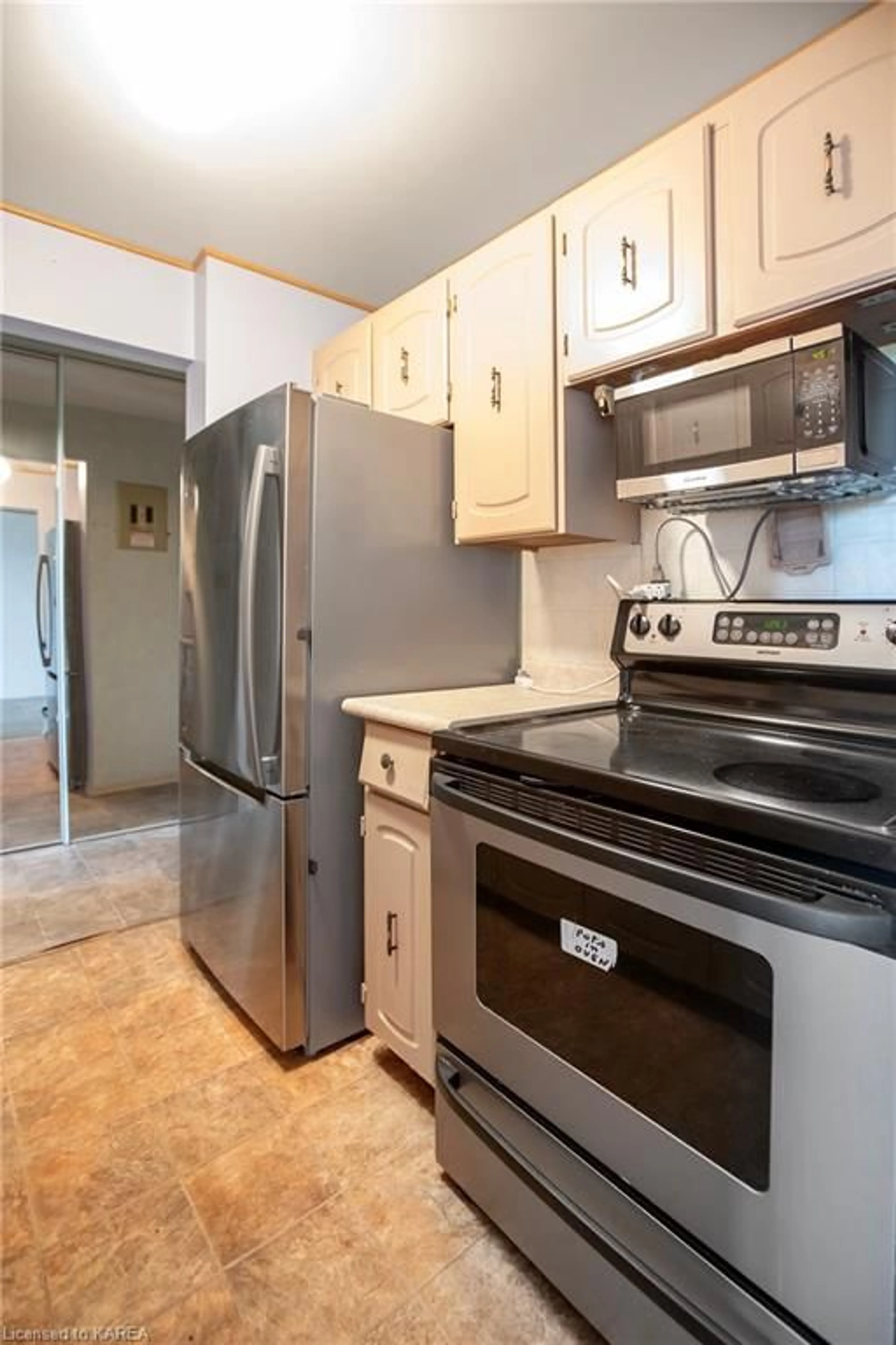 Standard kitchen for 334 Queen Mary Rd #410, Kingston Ontario K7M 7E7