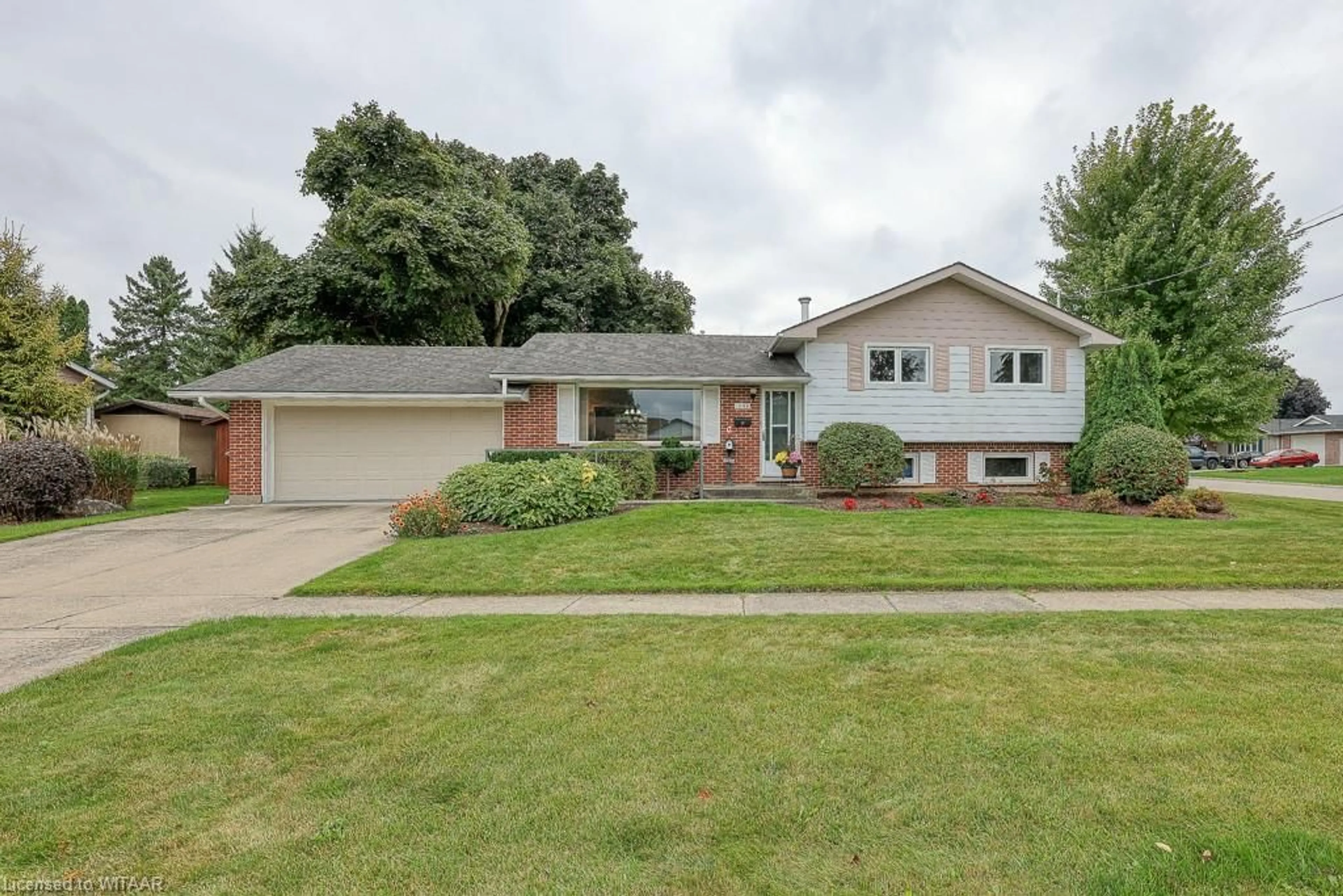 Frontside or backside of a home, the street view for 1094 Sovereign Rd, Woodstock Ontario N4S 5P4