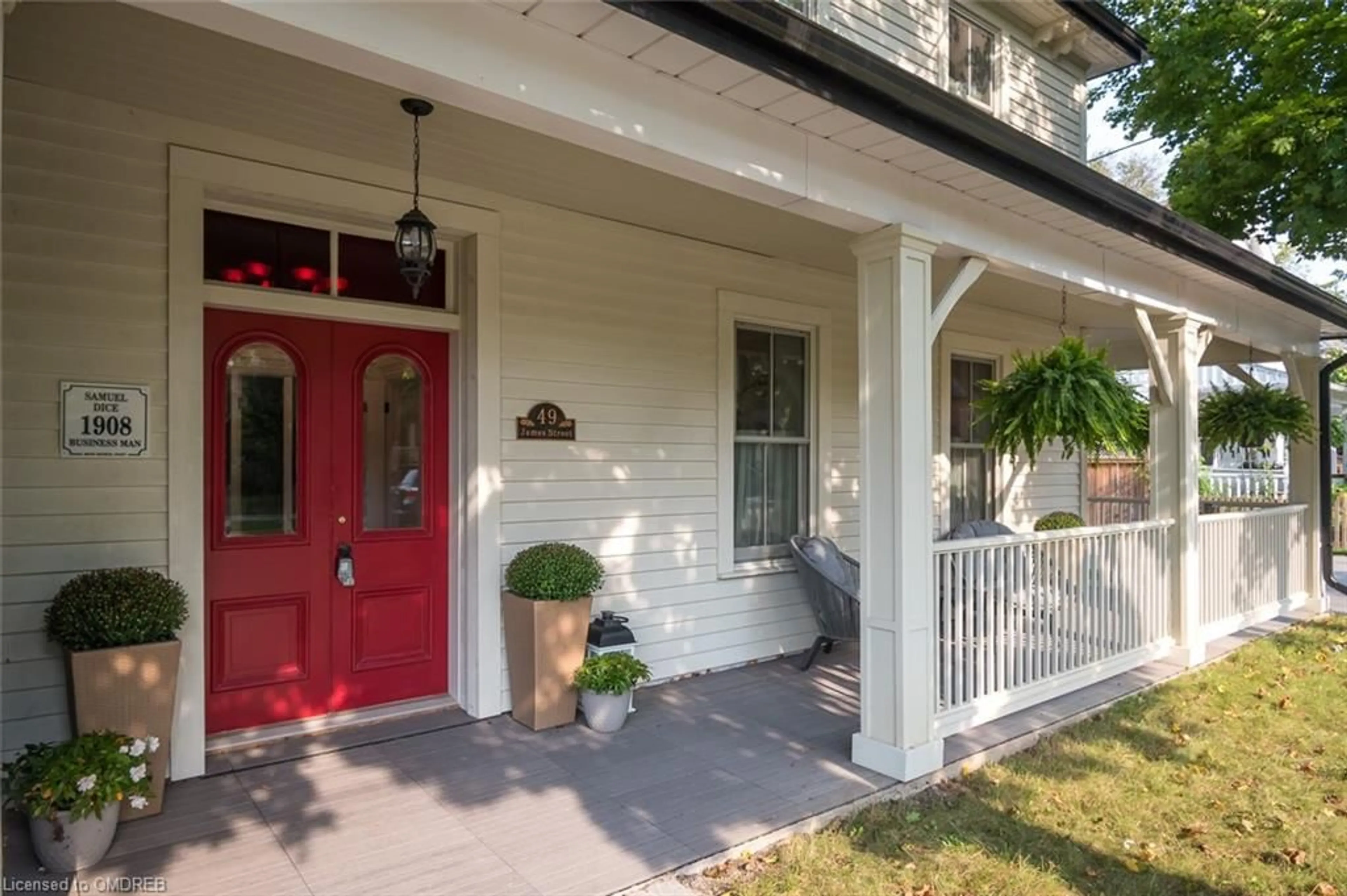 Indoor entryway for 49 James St, Milton Ontario L9T 2P5