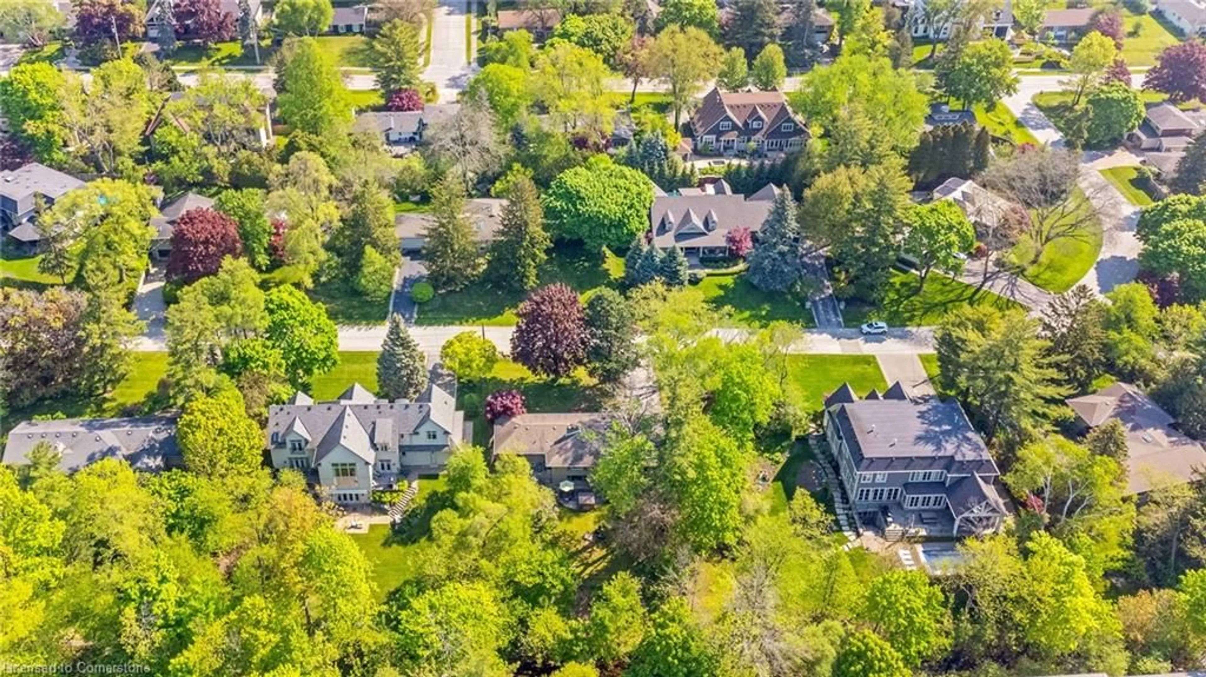 A pic from exterior of the house or condo, the street view for 262 Alscot Cres, Oakville Ontario L6J 4R4