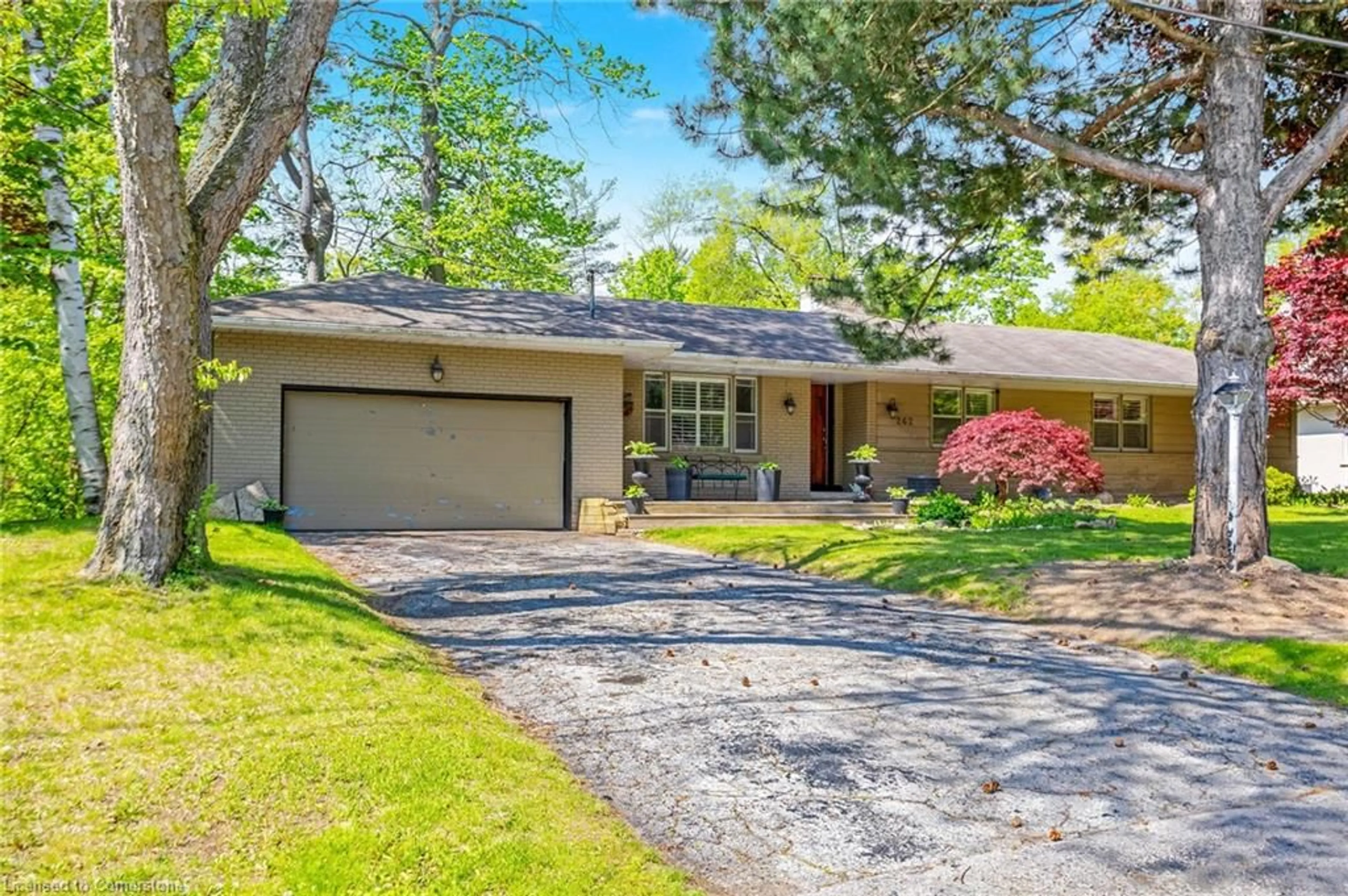 Home with vinyl exterior material for 262 Alscot Cres, Oakville Ontario L6J 4R4