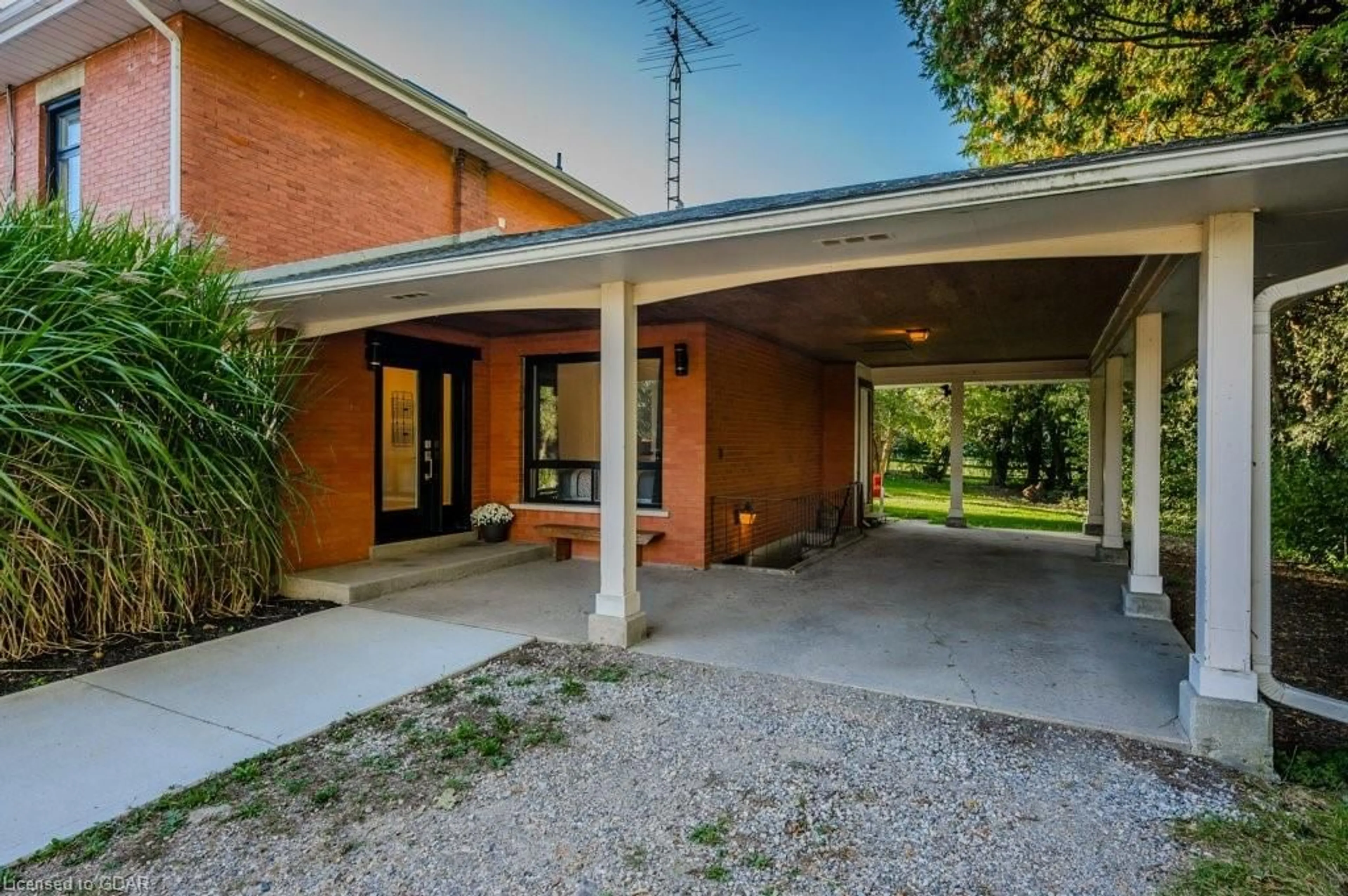 Indoor foyer, cement floor for 5161 Jones Baseline Rd, Guelph Ontario N1H 6H8