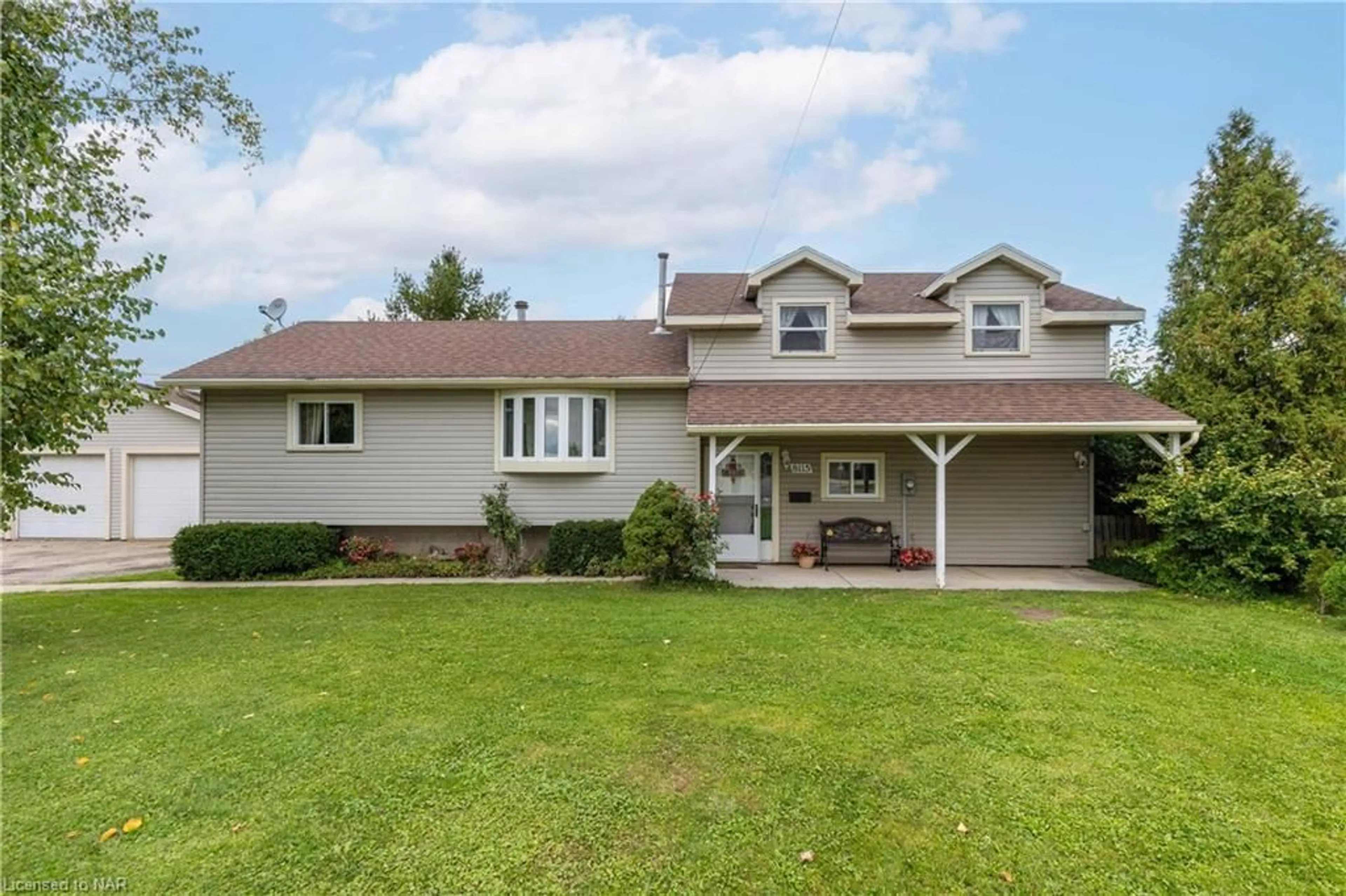 Frontside or backside of a home, cottage for 8115 Beaverdams Rd, Niagara Falls Ontario L2H 1R9