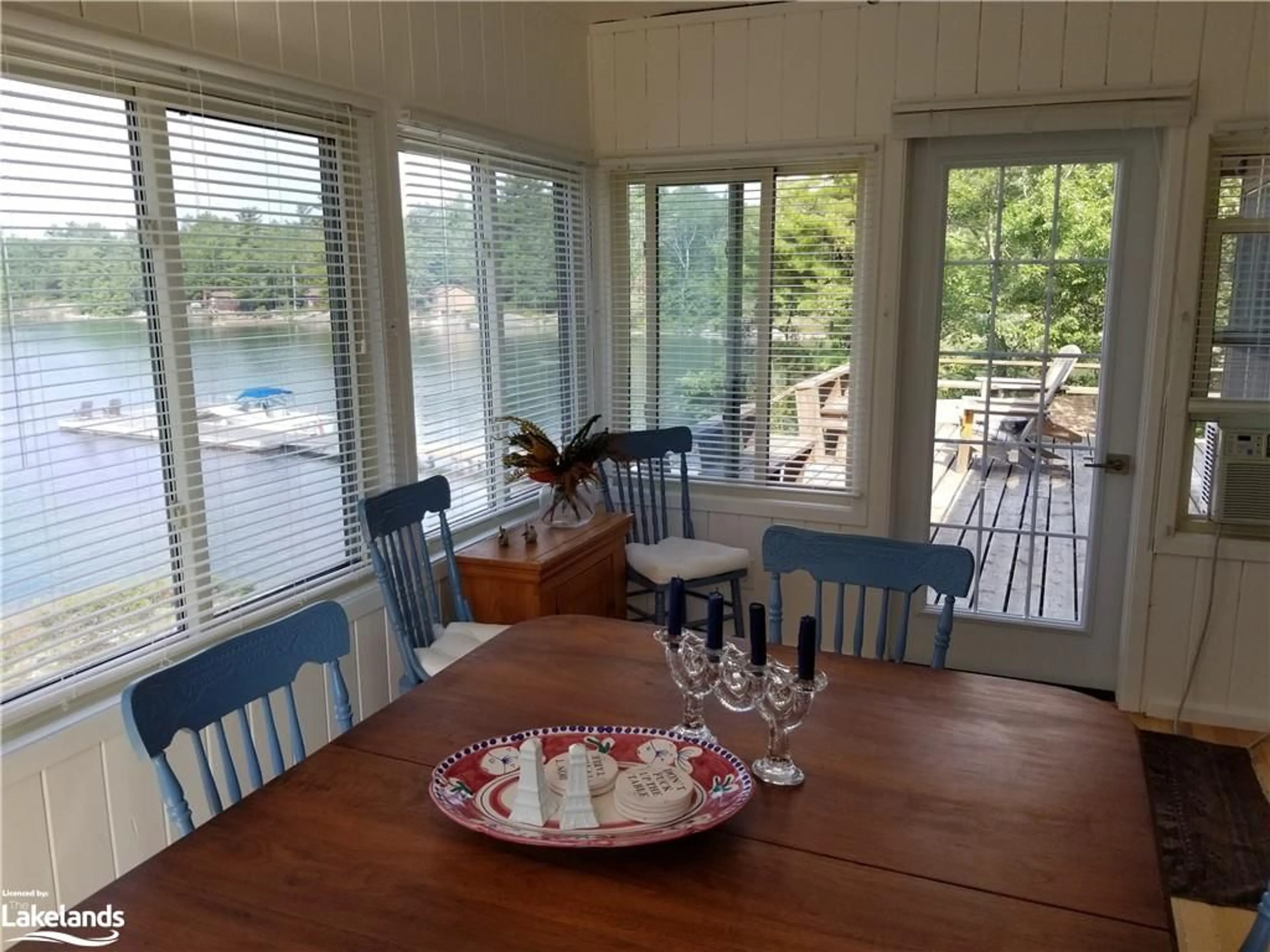 Dining room, wood floors, cottage for 1260 Georgian Bay Island, Pointe au Baril Ontario P0G 1K0