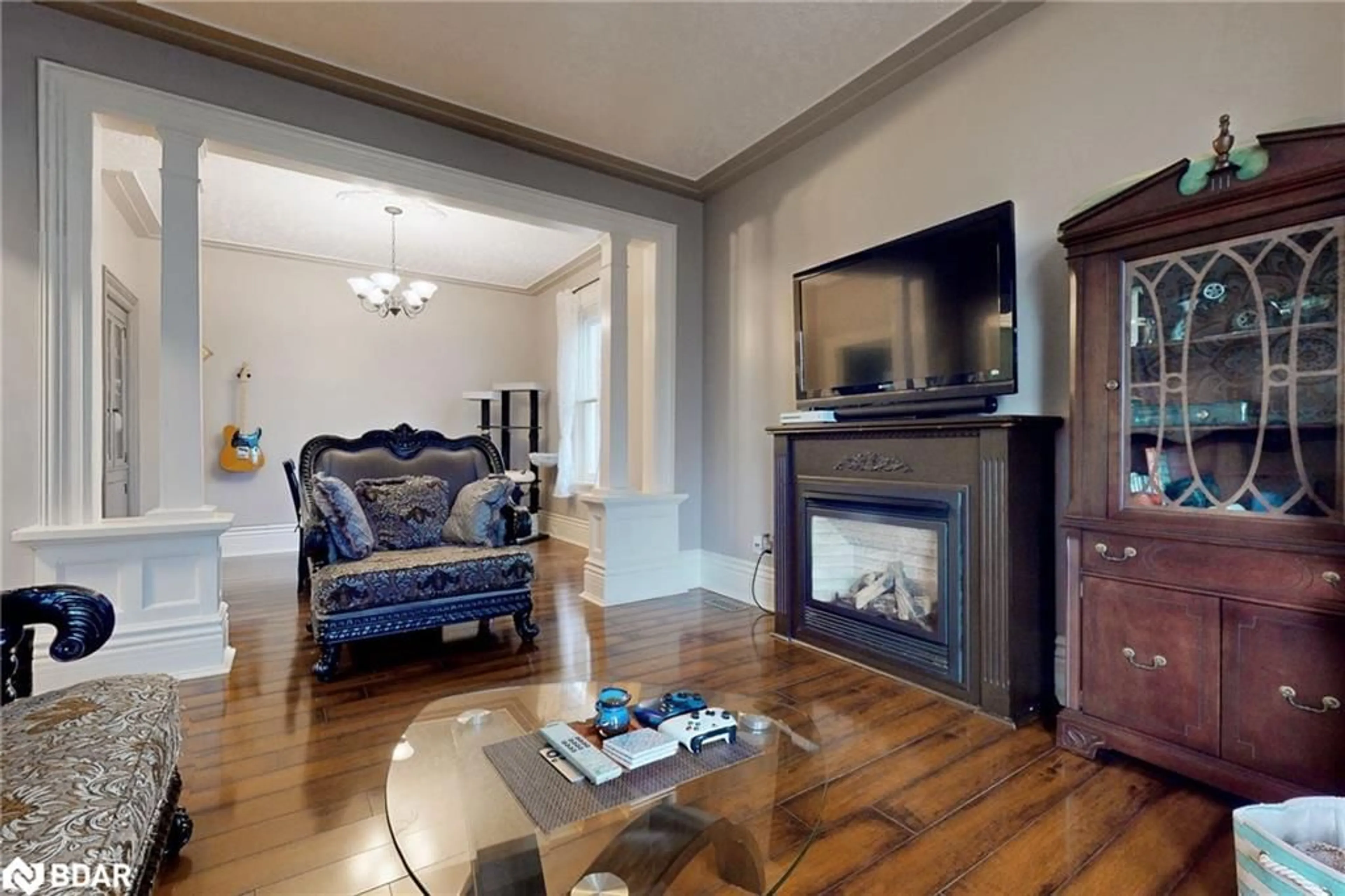 Living room for 66 Parkside Dr, Barrie Ontario L4N 1W9