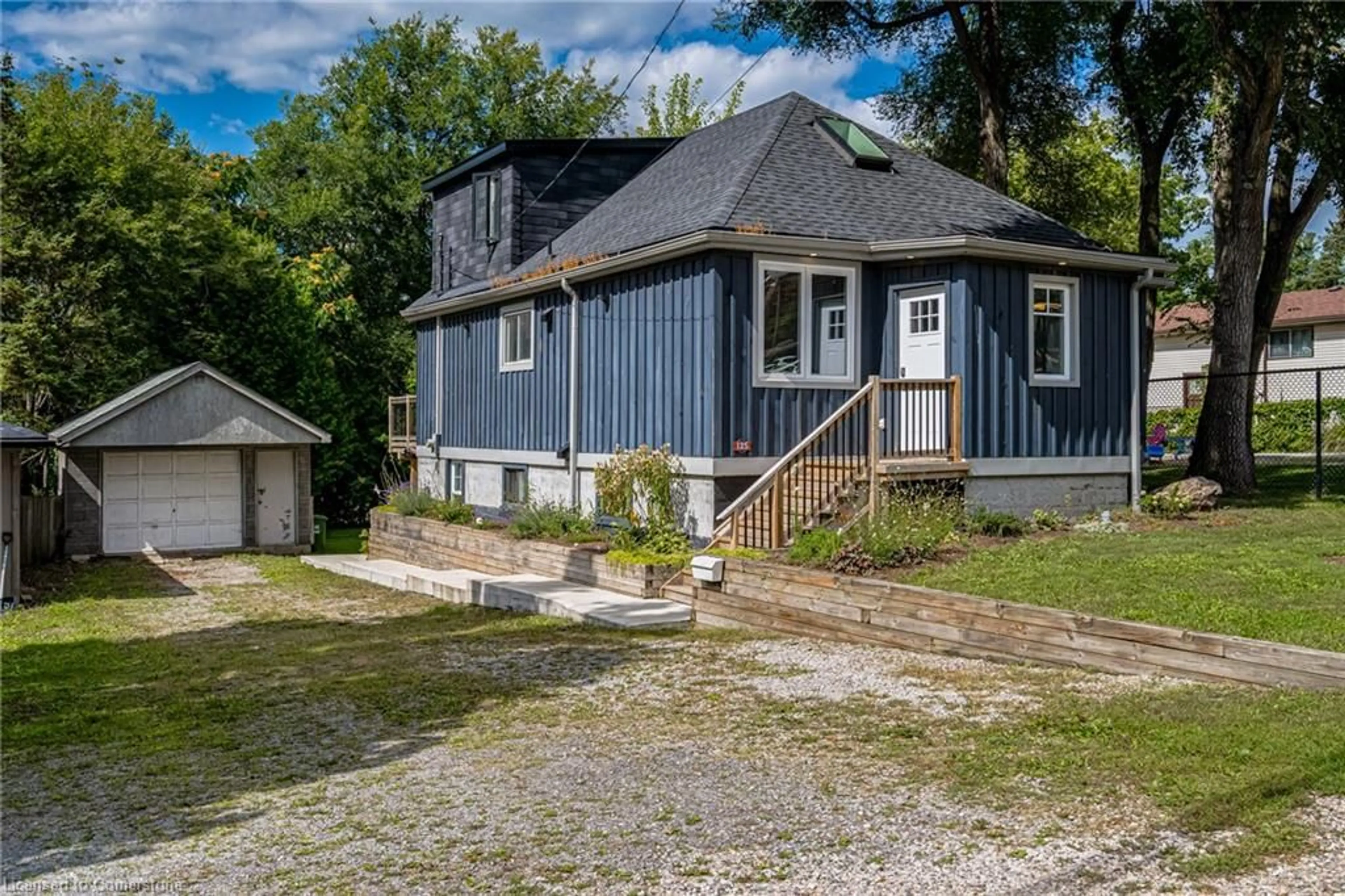 Cottage for 125 Breadalbane St, Hamilton Ontario L8R 3G7