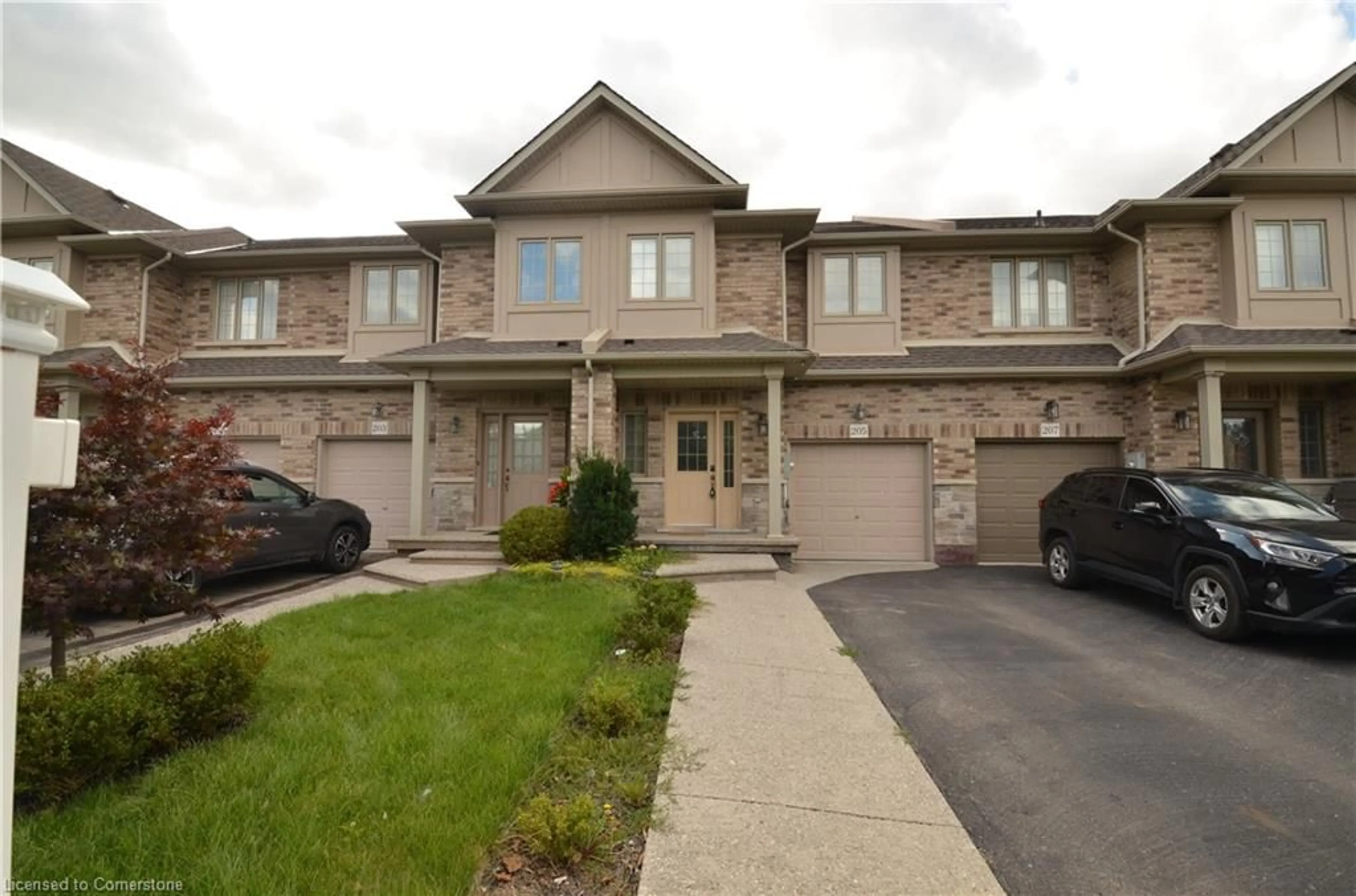 A pic from exterior of the house or condo, the street view for 205 Tanglewood Dr, Binbrook Ontario L0R 1C0