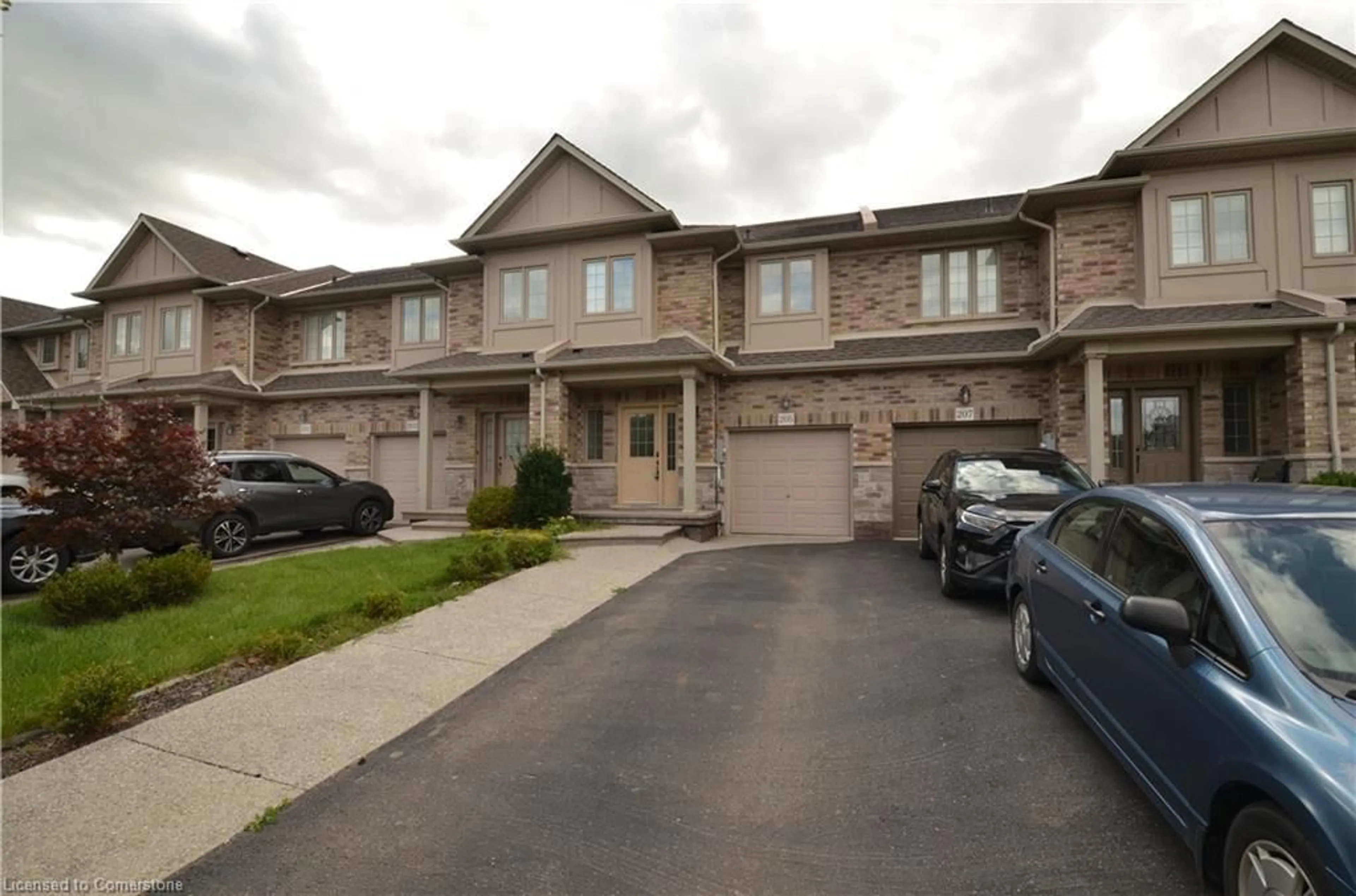 A pic from exterior of the house or condo, the street view for 205 Tanglewood Dr, Binbrook Ontario L0R 1C0