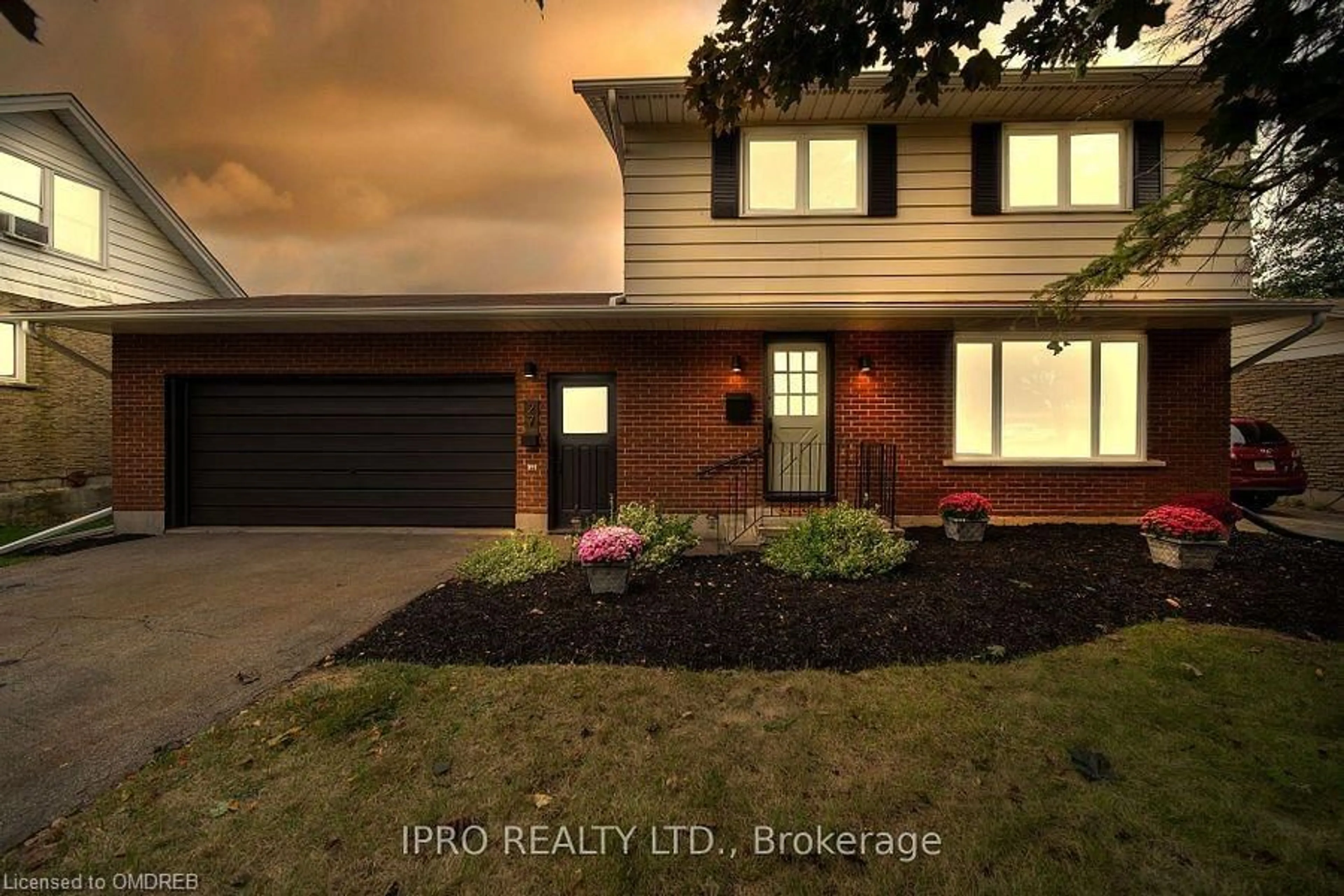 Home with brick exterior material for 27 Tanglewood Terr, Brantford Ontario N3R 3R8