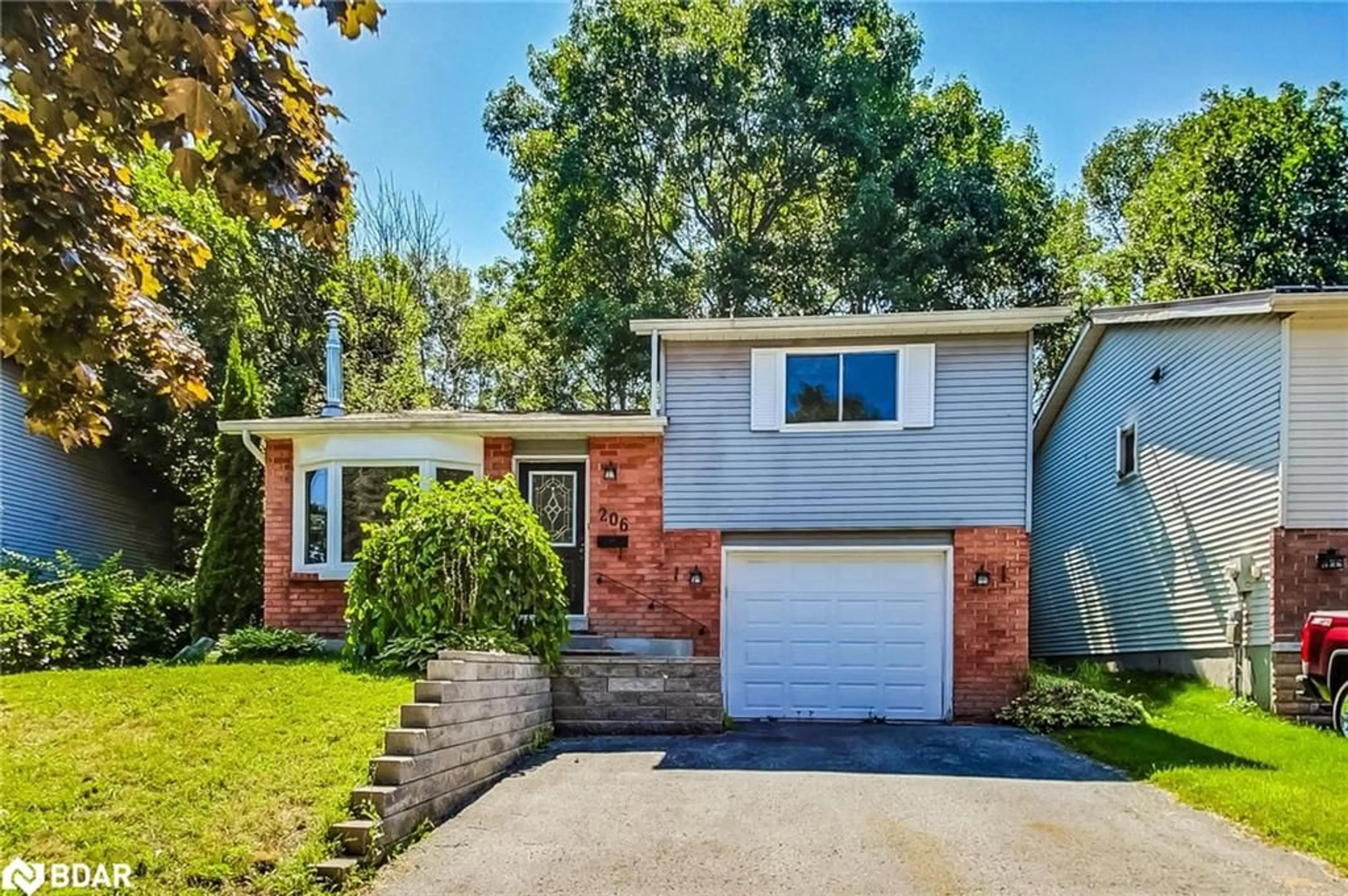 Frontside or backside of a home for 206 Burns Cir, Barrie Ontario L4N 6A5