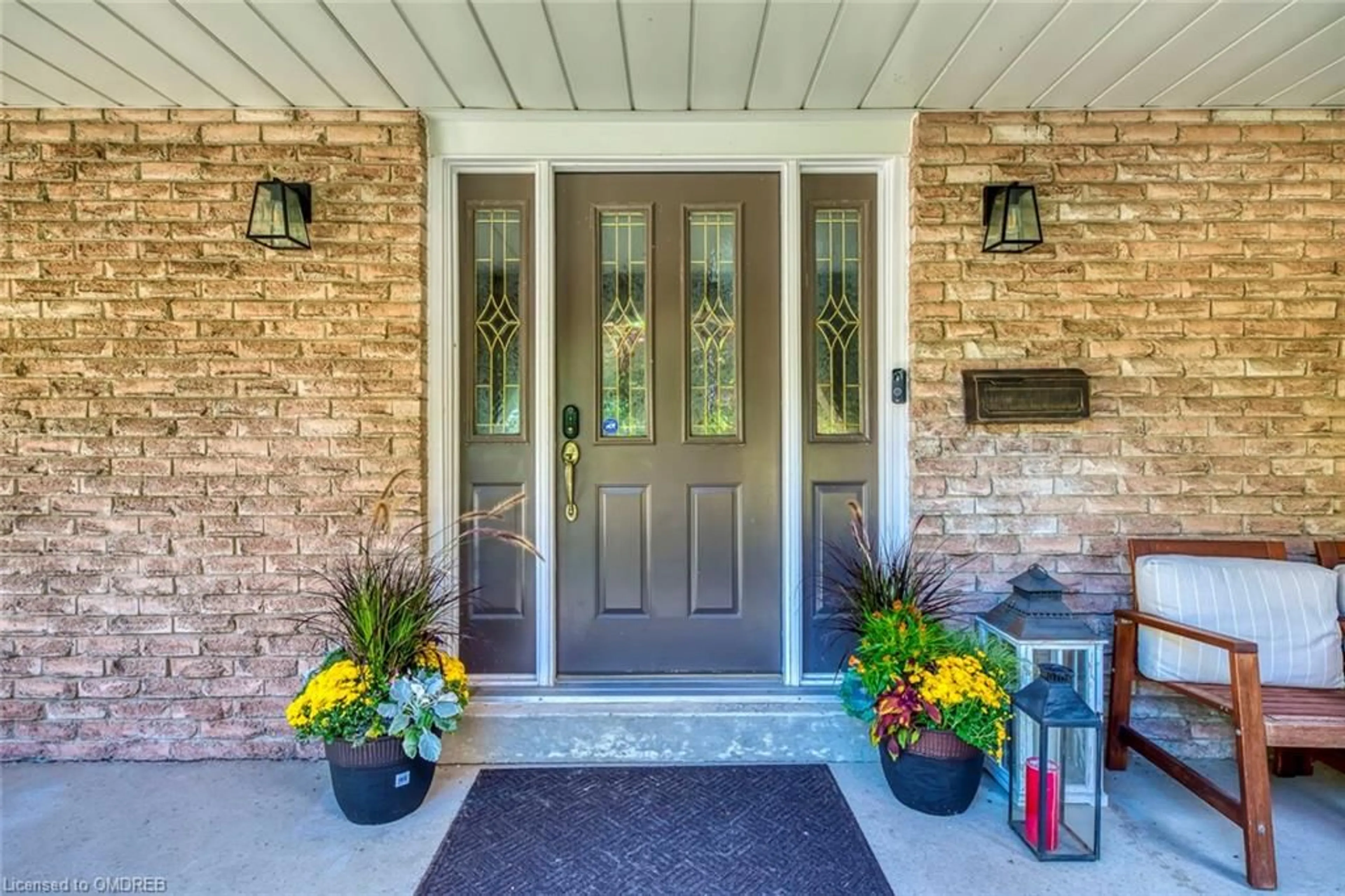 Indoor entryway for 1460 Caulder Dr, Oakville Ontario L6J 5S9