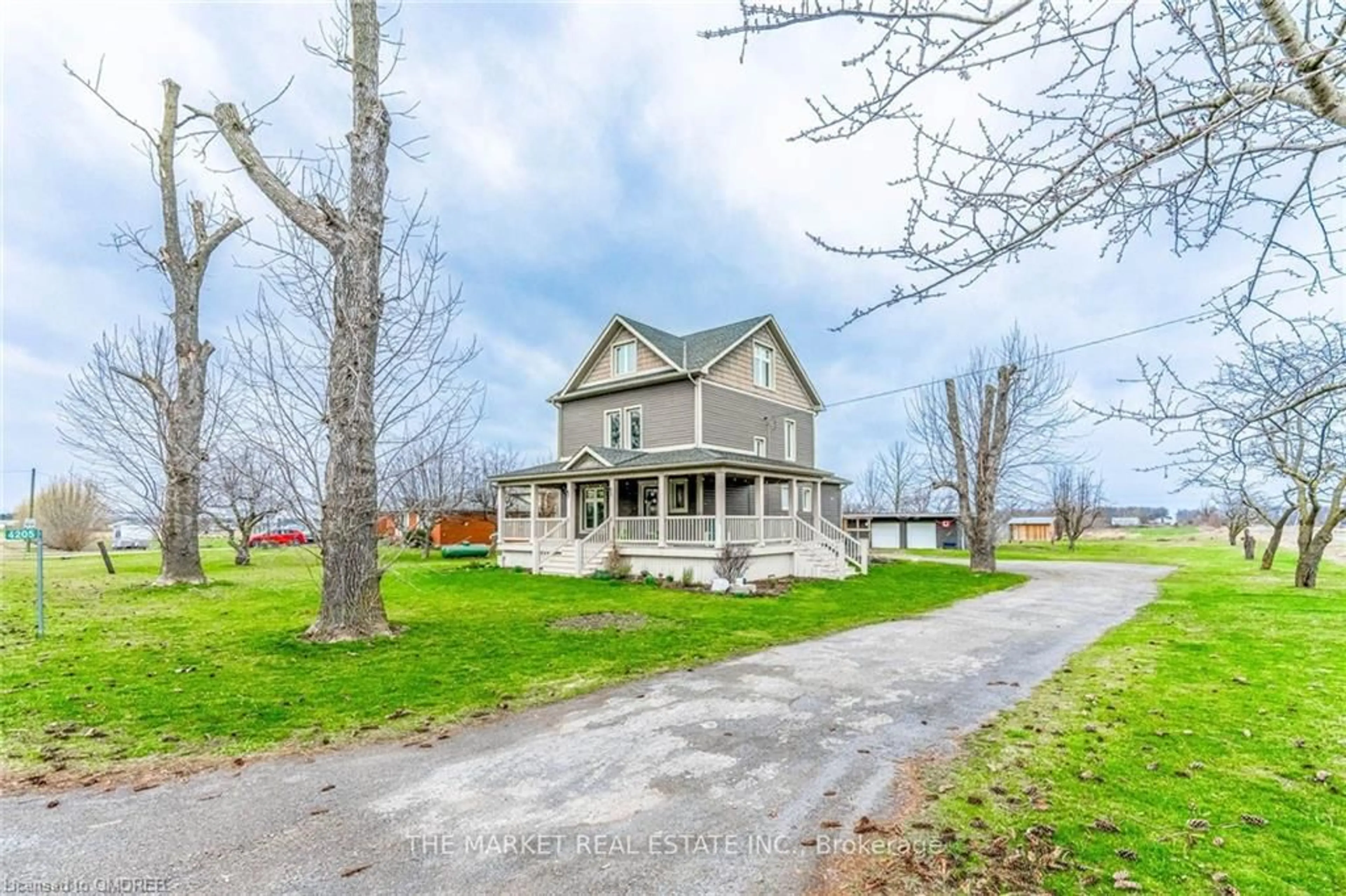 Frontside or backside of a home, cottage for 4205 John St, Beamsville Ontario L3J 0Y2