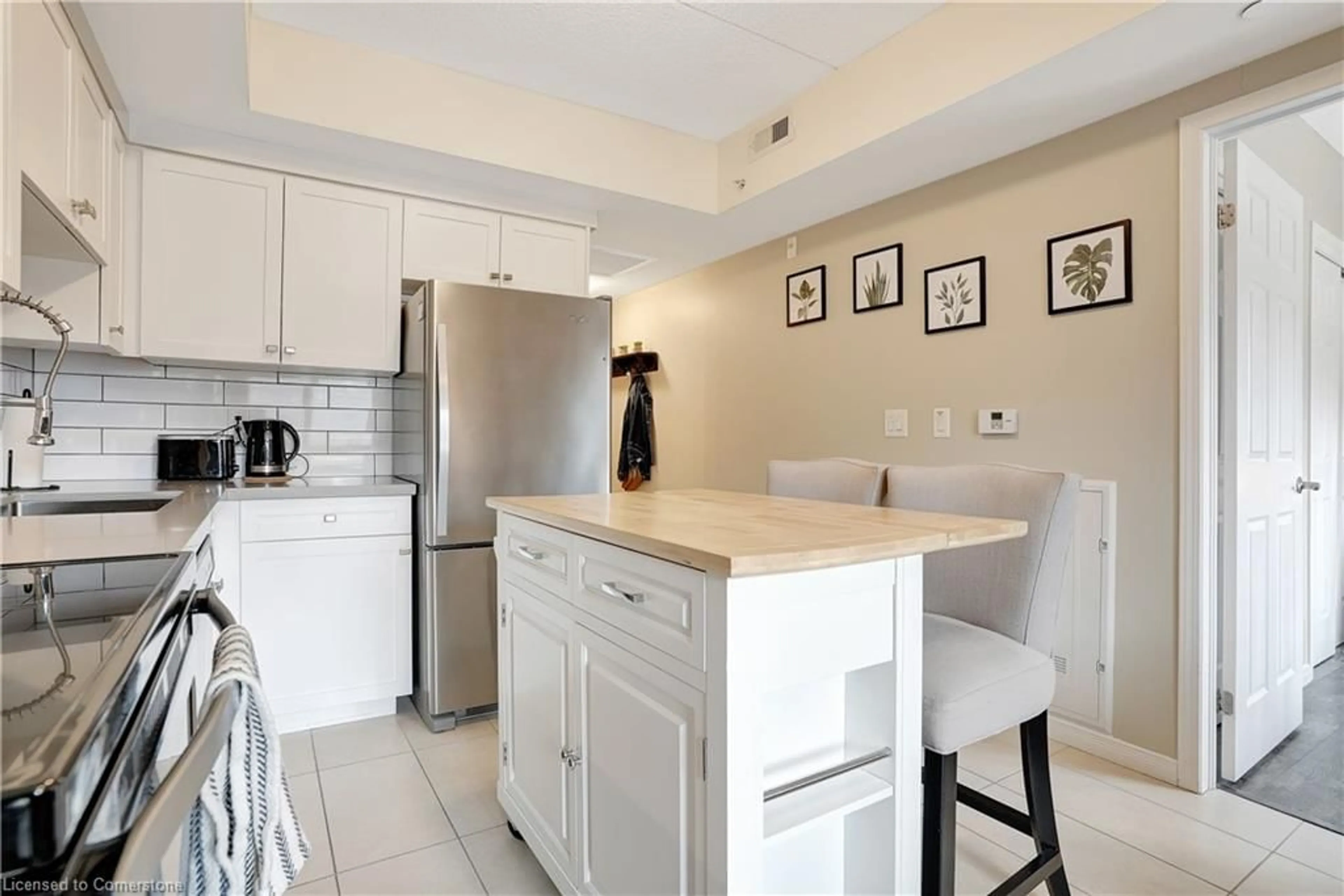 Open concept kitchen for 155 Water St #406, Cambridge Ontario N1P 0A7