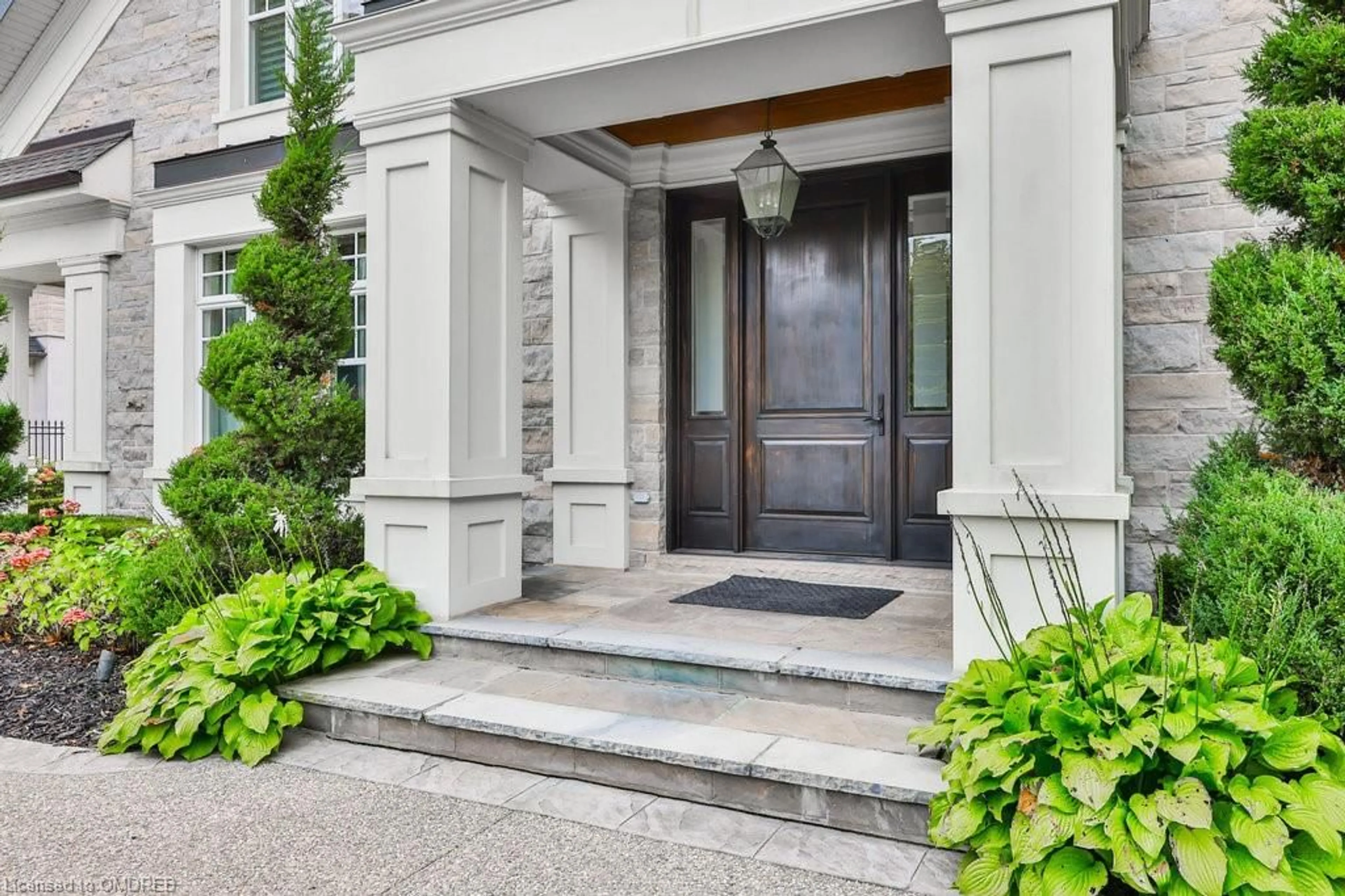 Indoor entryway for 64 Brentwood Rd, Oakville Ontario L6J 4B6