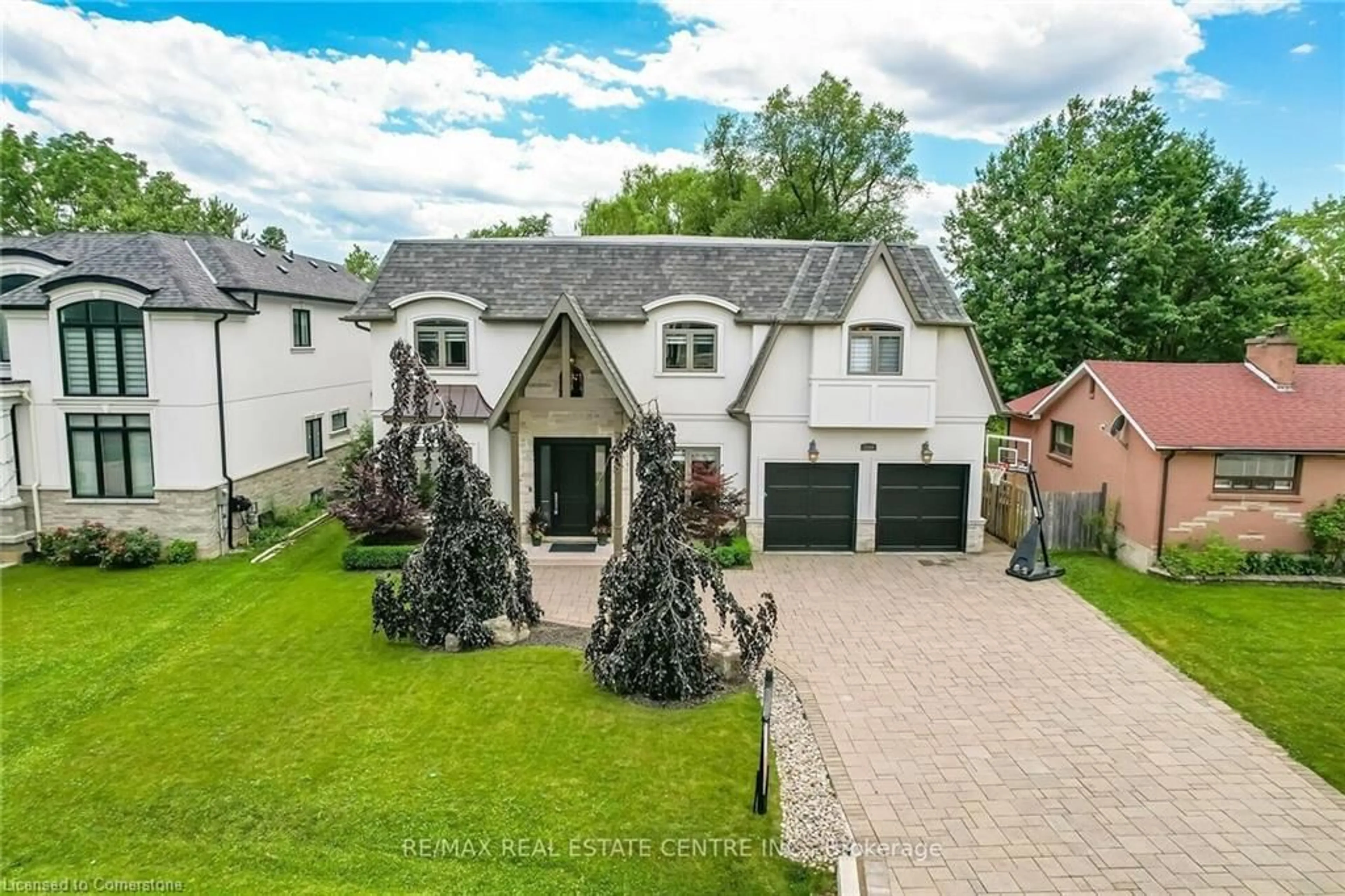 Frontside or backside of a home for 1040 Kent Ave, Oakville Ontario L6H 1Z6