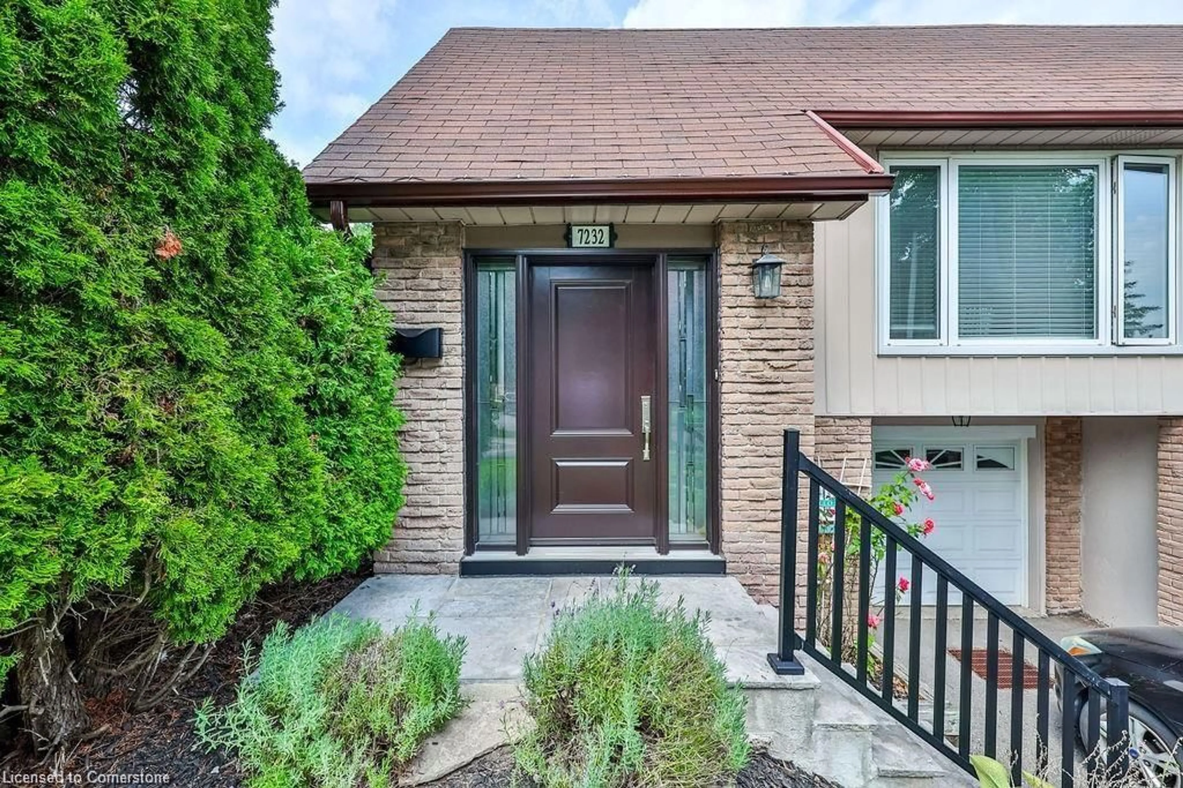 Home with brick exterior material for 7232 Ridgeland Cres, Mississauga Ontario L5N 1Y9