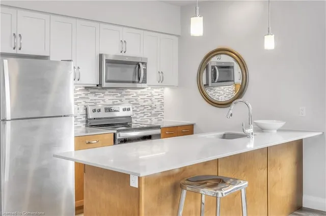Additional property image - 399 Queen St S Unit 211