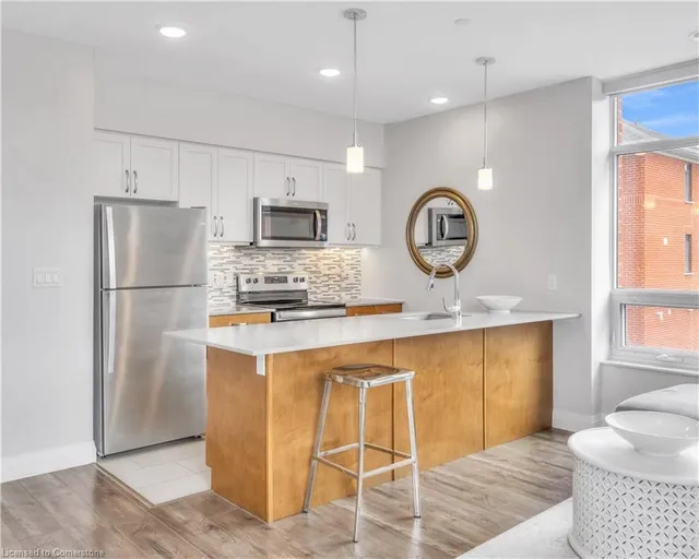 Additional property image - 399 Queen St S Unit 211