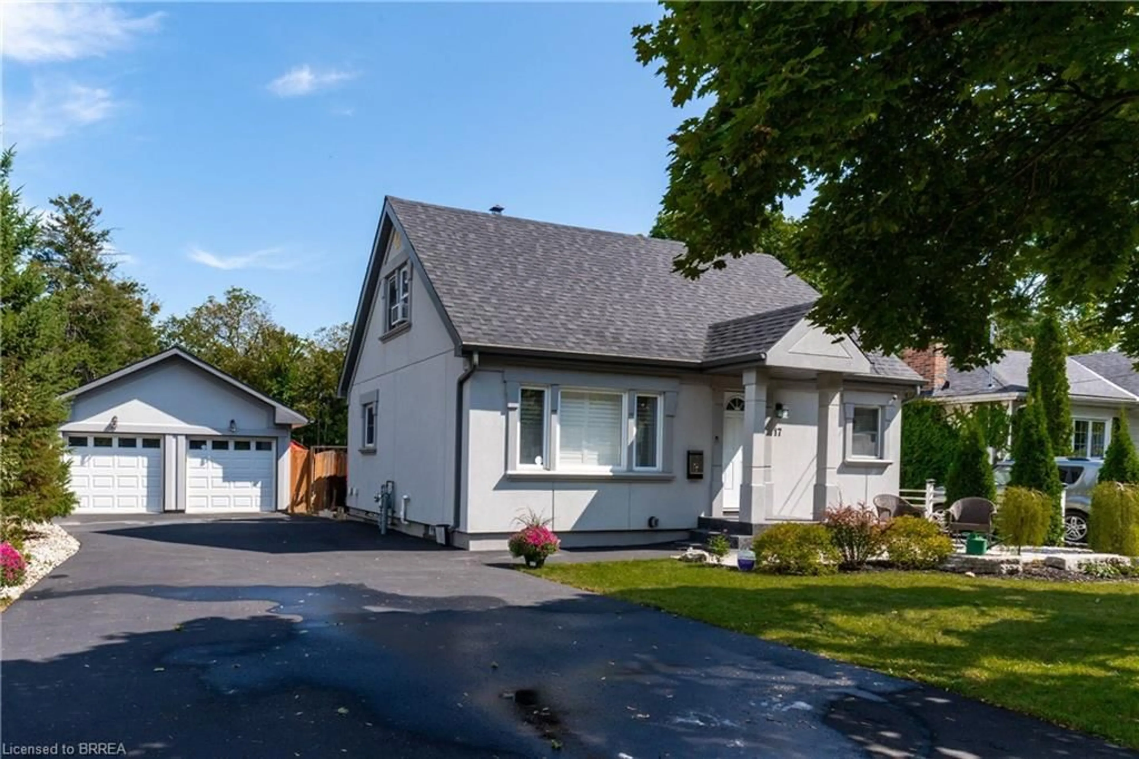 Frontside or backside of a home, cottage for 17 Trimdon Ave, Brantford Ontario N3R 2B1