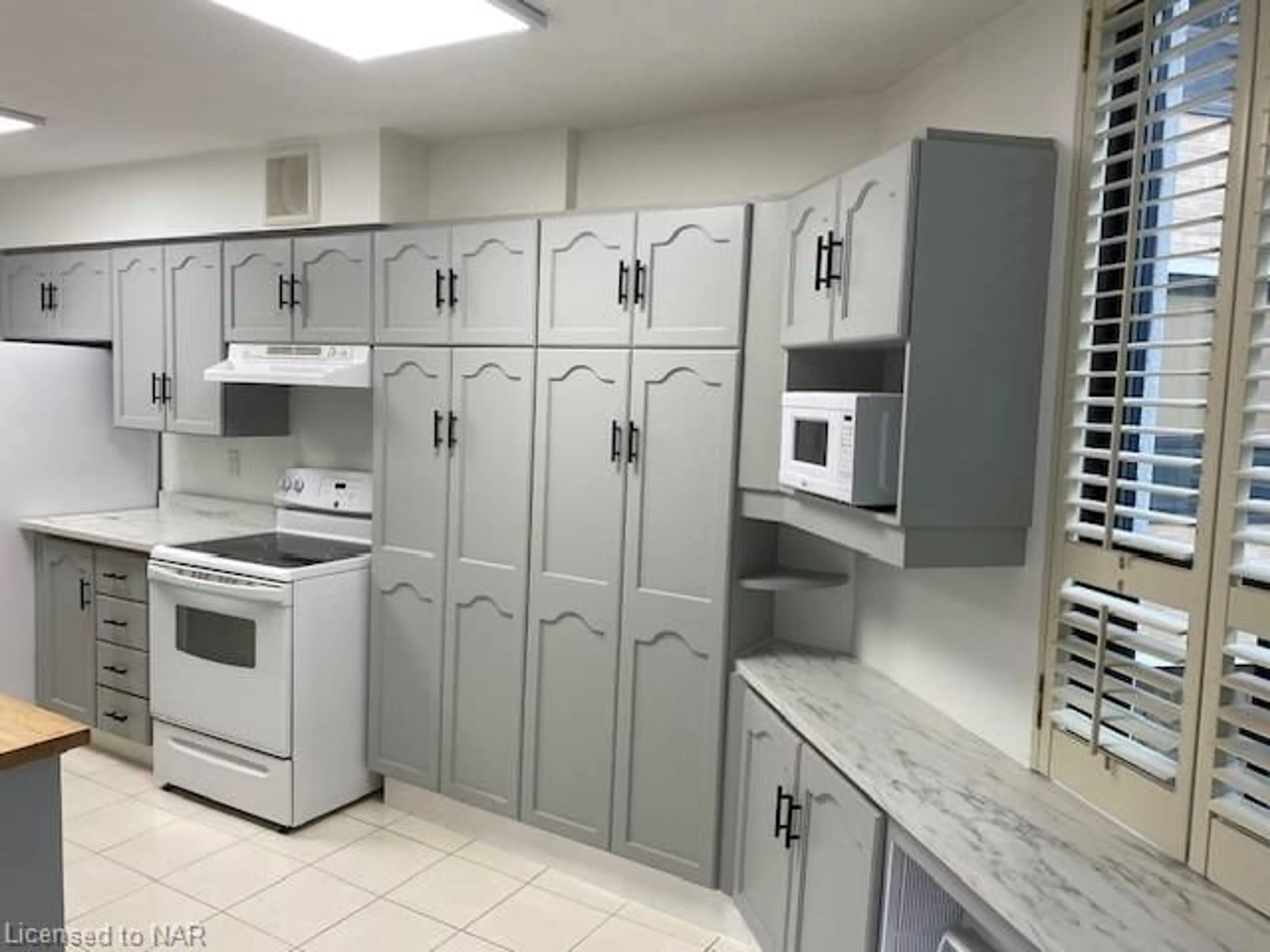 Kitchen with laundary machines, ceramic floors for 190 Hwy 20 W Hwy #310A, Fonthill Ontario L0S 1M0