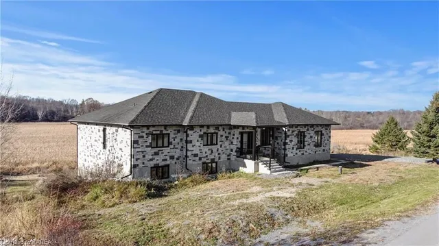 162 Conner Dr, Gananoque 2