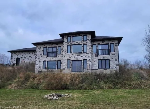 162 Conner Dr, Gananoque 3